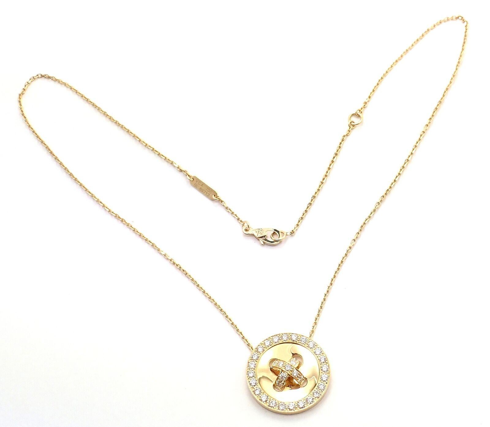 Van Cleef & Arpels Halskette mit Diamant-Gold-Knöpfen-Anhänger im Zustand „Hervorragend“ im Angebot in Holland, PA