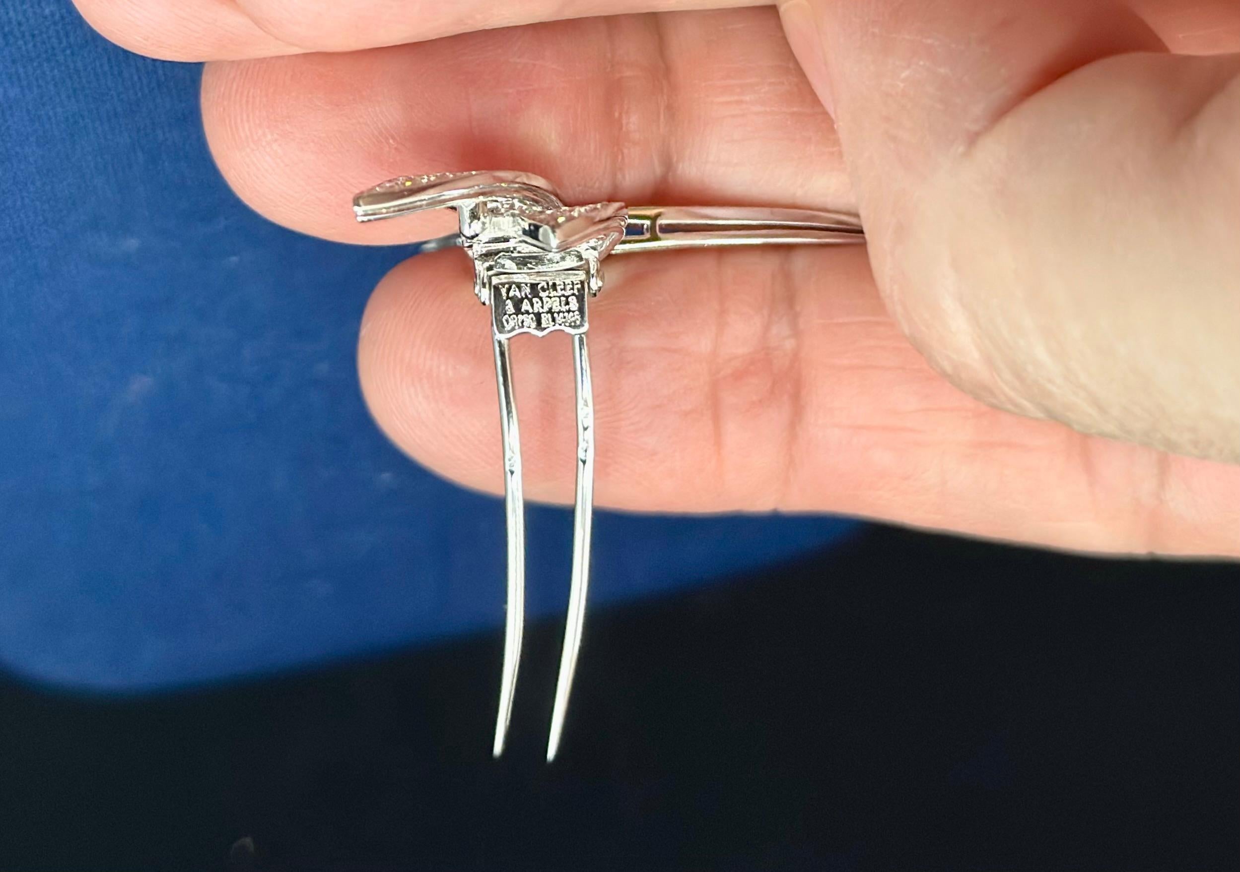 Van Cleef & Arpels Diamond Gold Dragonfly Clip In Good Condition For Sale In Beverly Hills, CA