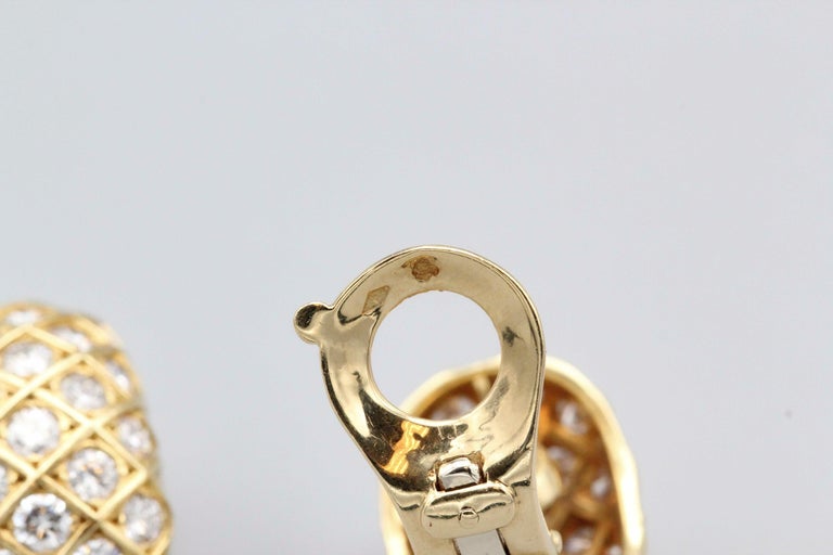 Women's Van Cleef & Arpels Diamond Gold Earrings For Sale
