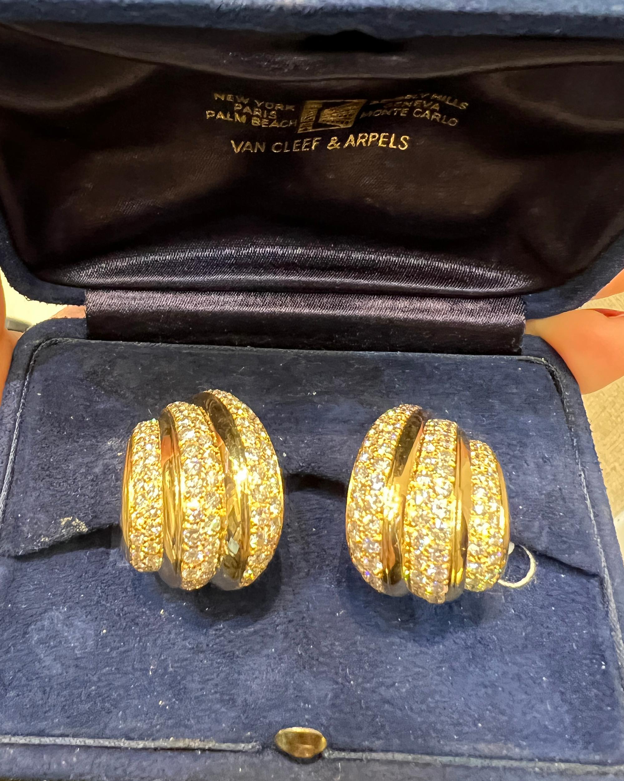 Van Cleef & Arpels Vintage Diamond Pave Earrings, circa 1980 In Good Condition For Sale In New York, NY