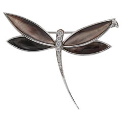 VAN CLEEF & ARPELS Broche libellule en or blanc avec diamants et nacre grise