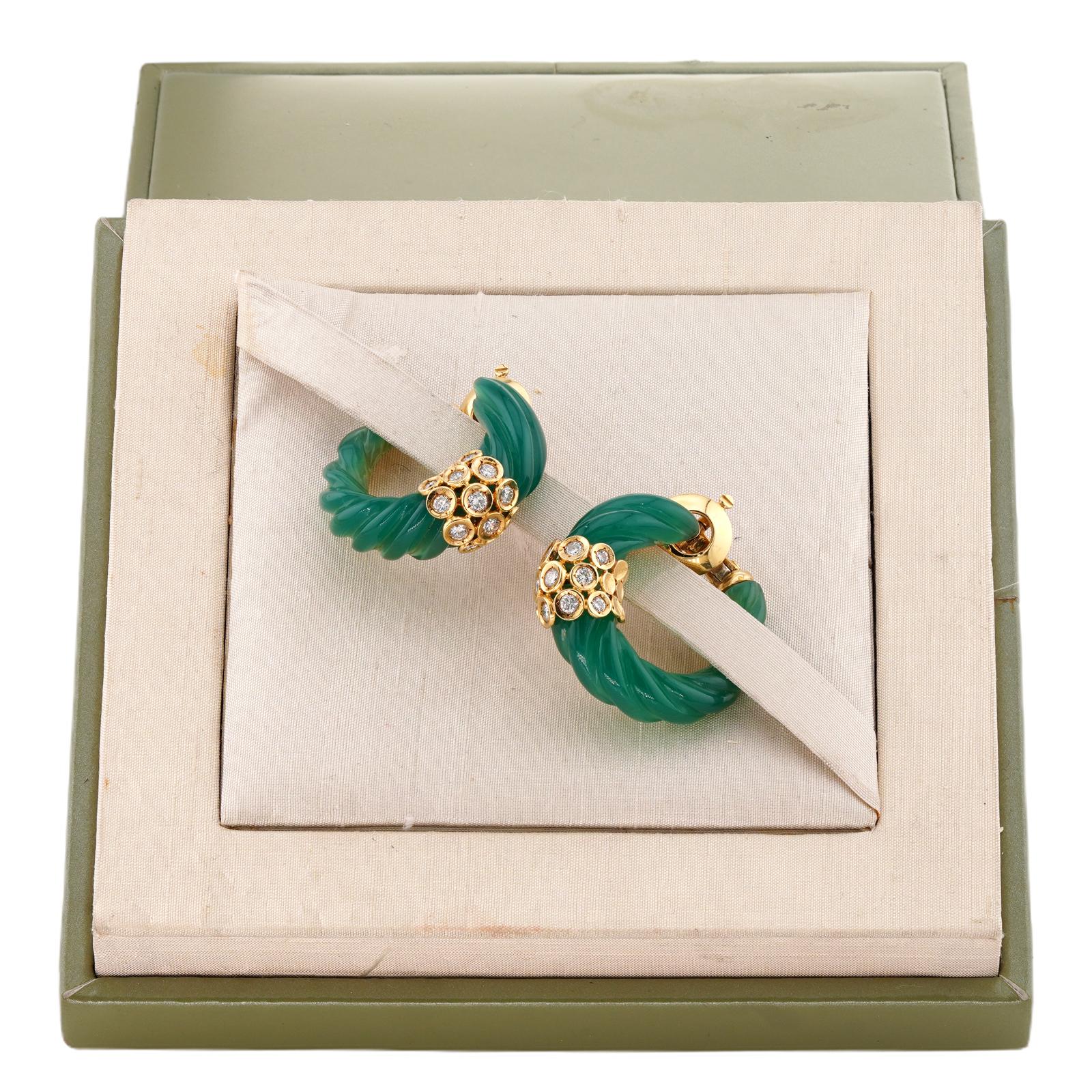 Taglio brillante VAN CLEEF & ARPELS Orecchini in oro giallo 18k con diamante e crisoprasio verde in vendita