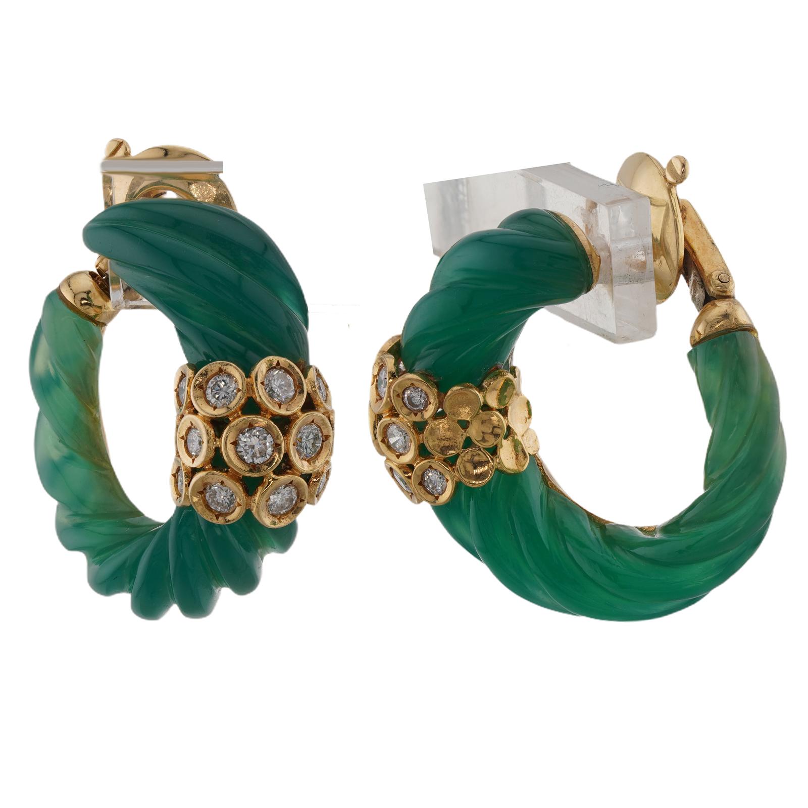 VAN CLEEF & ARPELS Orecchini in oro giallo 18k con diamante e crisoprasio verde in vendita 1