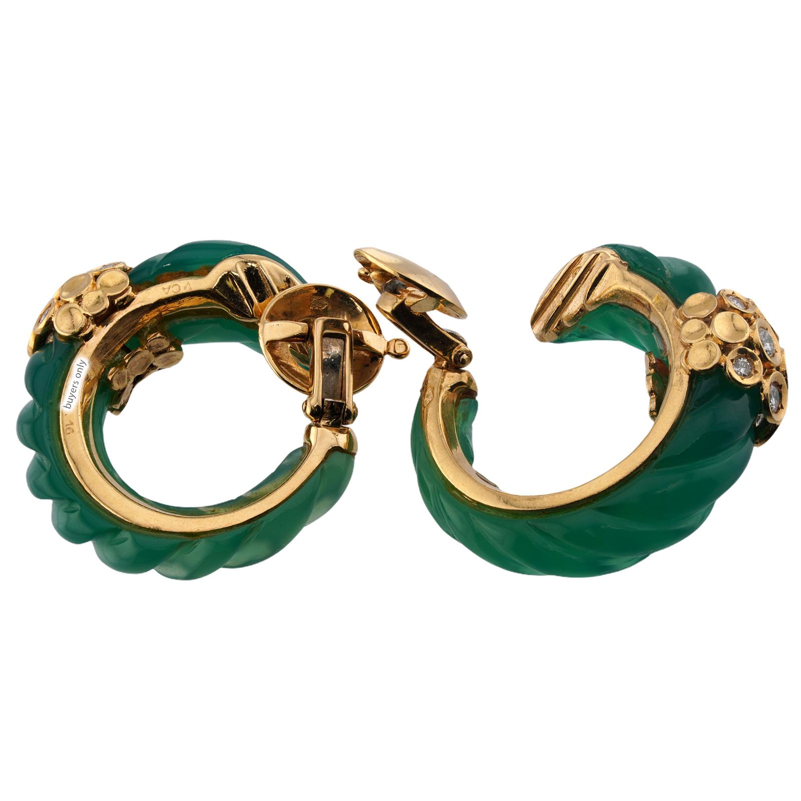 VAN CLEEF & ARPELS Orecchini in oro giallo 18k con diamante e crisoprasio verde in vendita 2