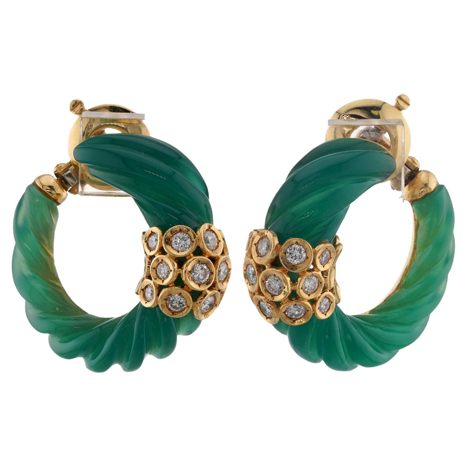 Van Cleef & Arpels Boucles d'oreilles or jaune 18k Chrysoprase verte diamantée