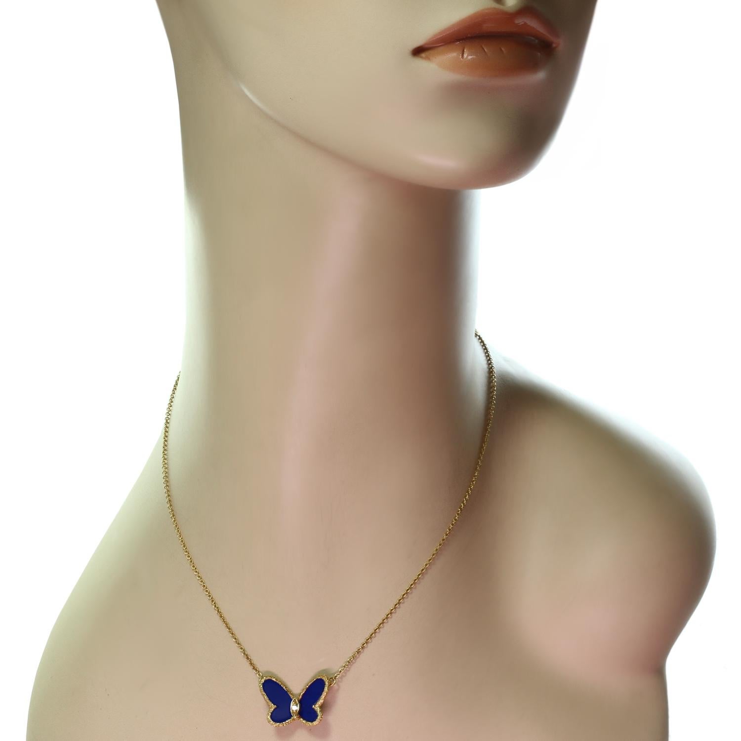 Van Cleef & Arpels Diamond Lapis Lazuli Yellow Gold Butterfly Pendant Necklace In Good Condition In New York, NY