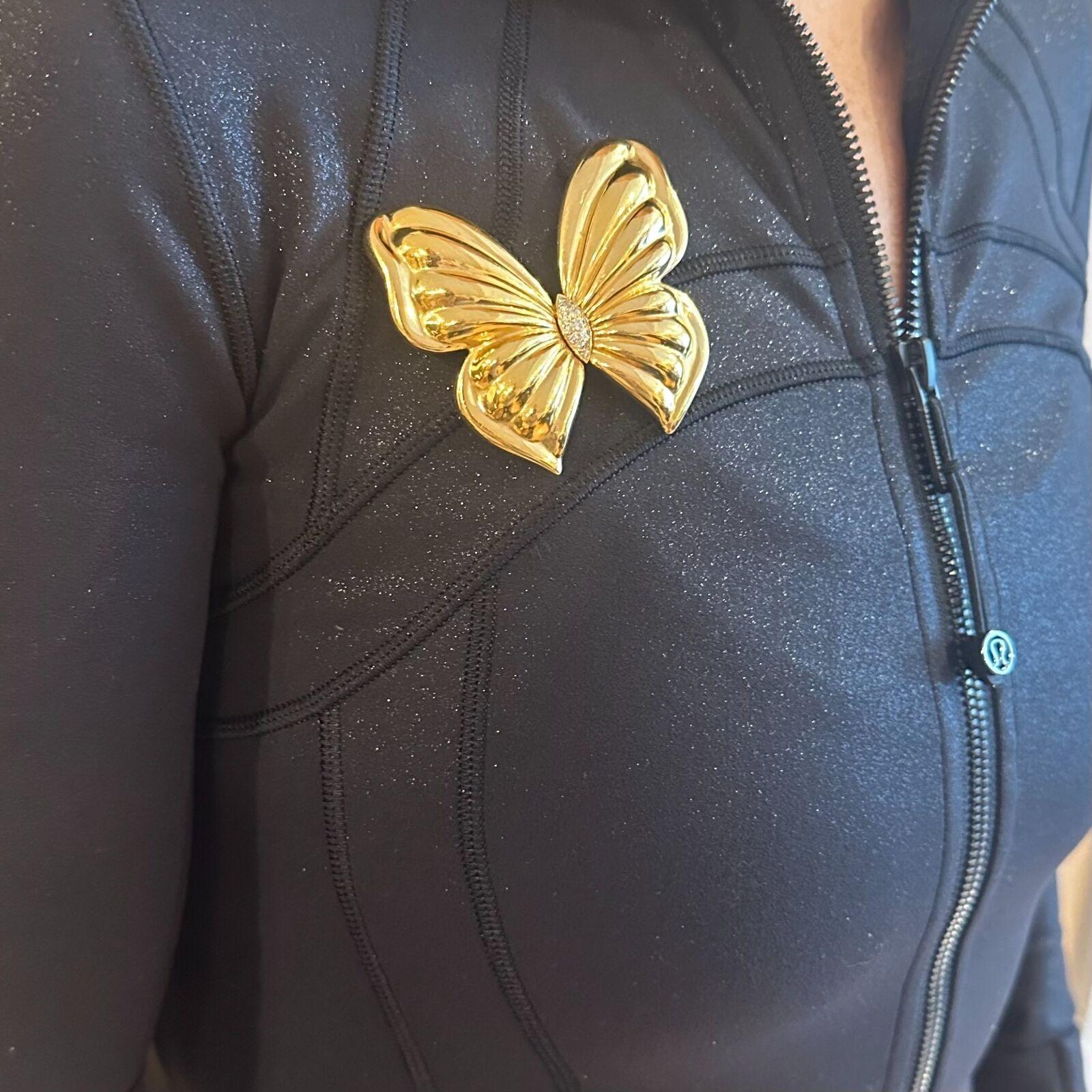 Van Cleef & Arpels Broche de oro amarillo con mariposa grande de diamantes en venta 3