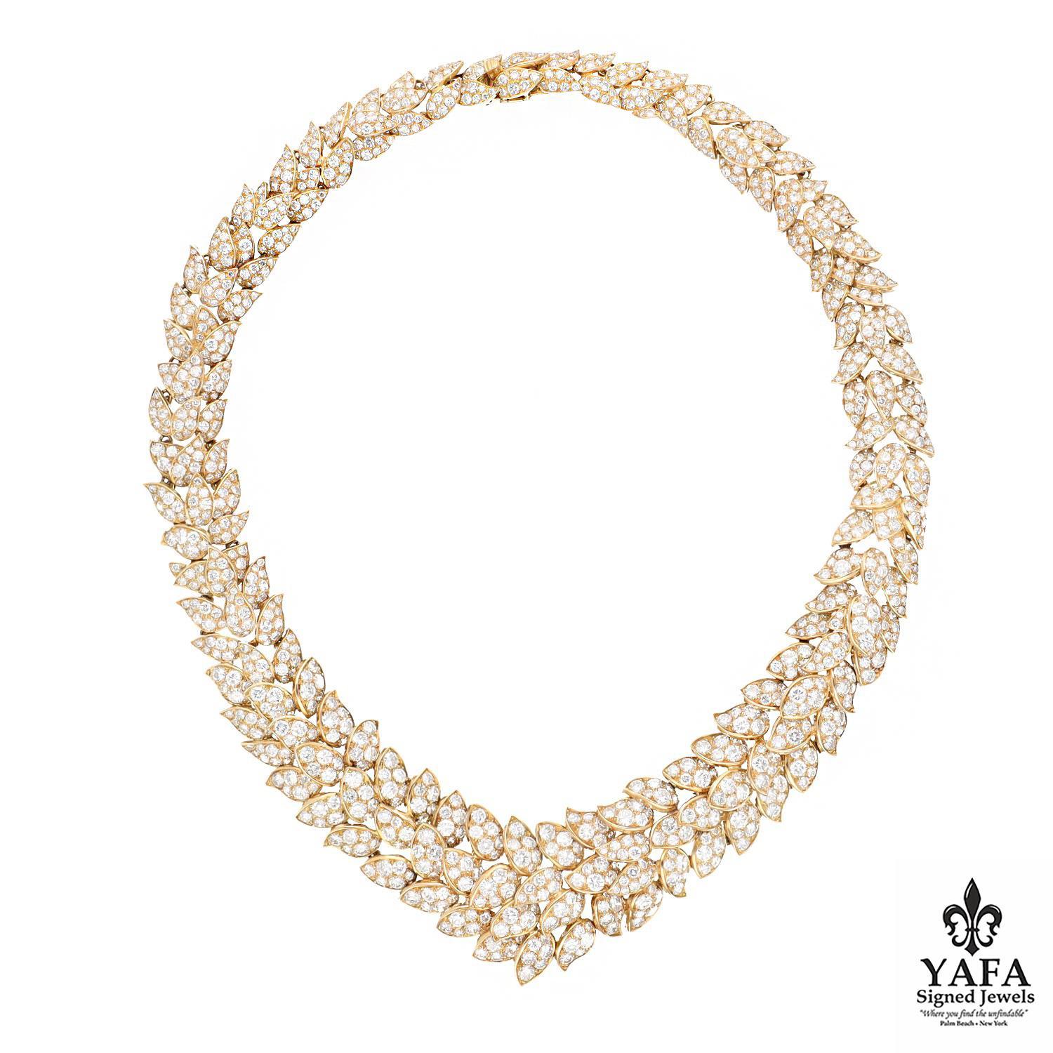 Van Cleef & Arpels Diamond Leaf Motif Necklace In Excellent Condition For Sale In New York, NY