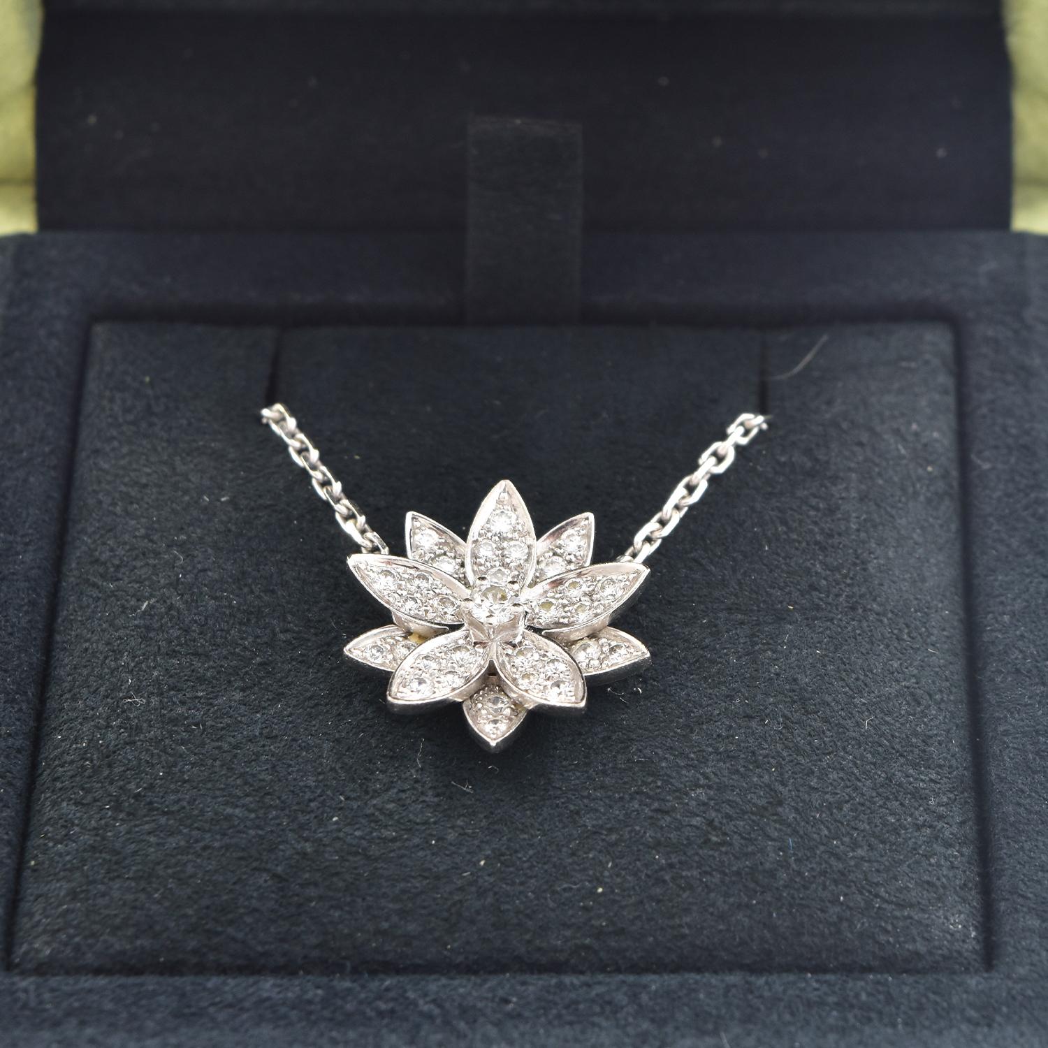 Round Cut Van Cleef & Arpels Diamond Lotus in 18 Karat White Gold Necklace
