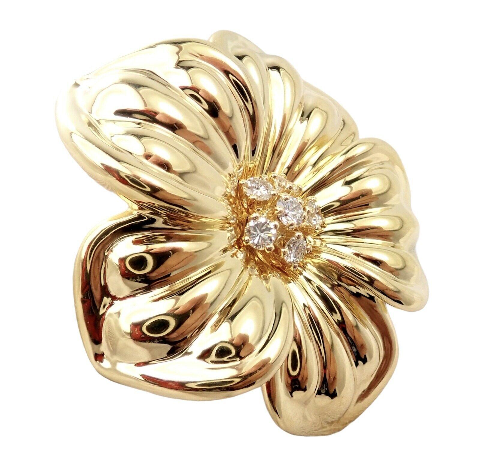 Van Cleef & Arpels Diamond Magnolia Flower Yellow Gold Pin Brooch For Sale 3