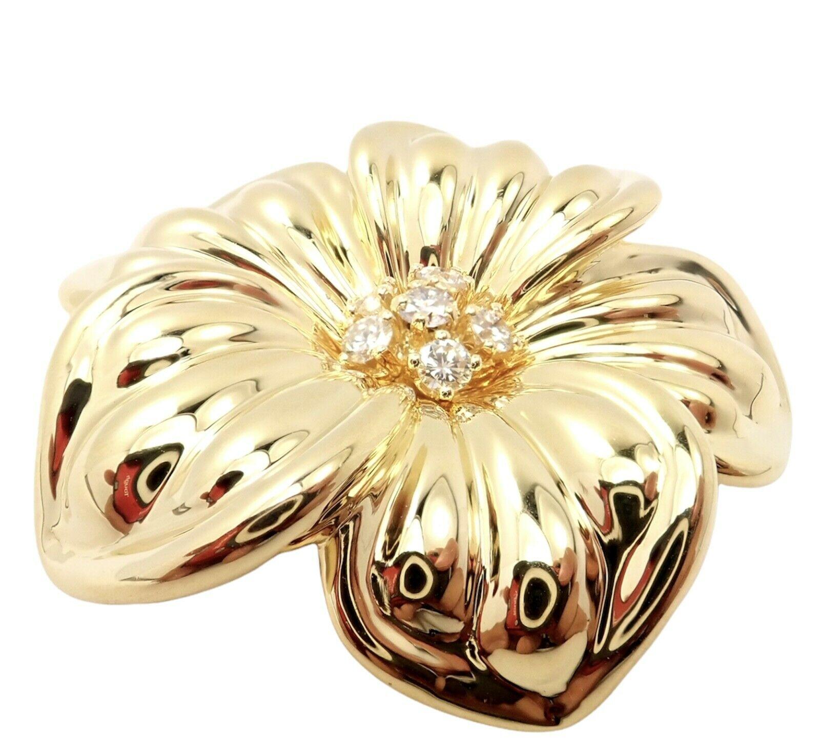 Van Cleef & Arpels Diamond Magnolia Flower Yellow Gold Pin Brooch In Excellent Condition For Sale In Holland, PA