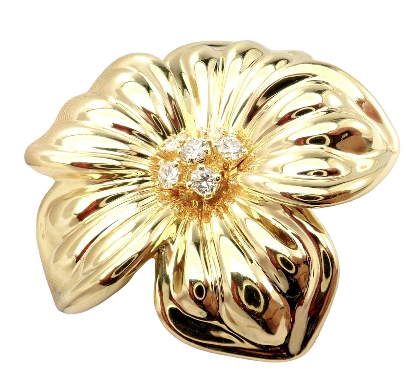 Van Cleef & Arpels Diamond Magnolia Flower Yellow Gold Pin Brooch For Sale 1