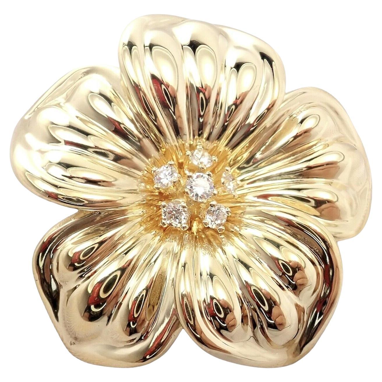 Van Cleef & Arpels Broche fleur de Magnolia en or jaune avec diamants et épingle