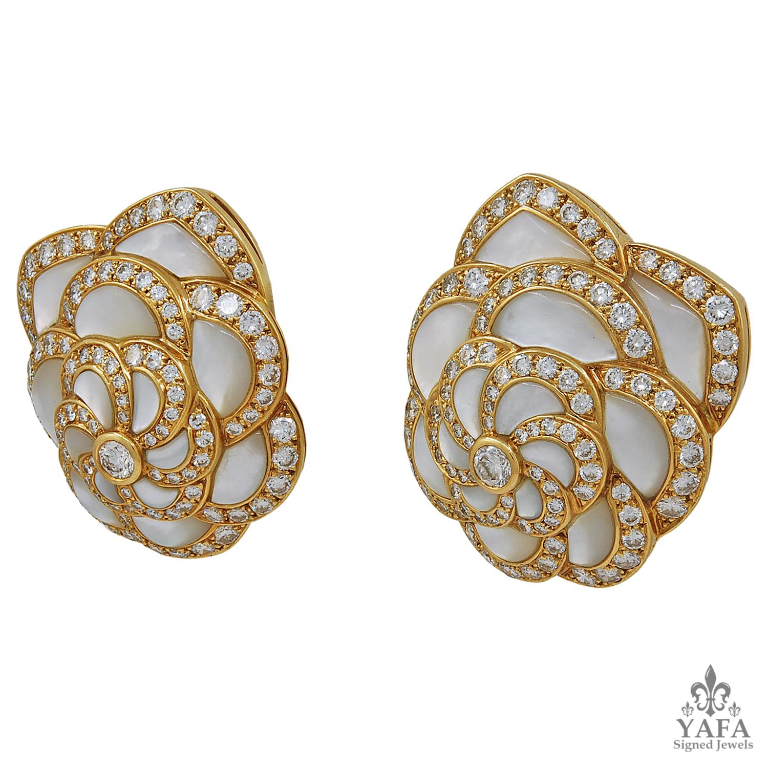 VAN CLEEF & ARPELS Diamond, Mother of Pearl Flower Earrings
A pair of 18k yellow gold flower motif ear clips, set with diamonds and mother of pearl, signed Van Cleef & Arpels.
dimensions approx. 1.25″ in length by 1″ by width
Signed “VAN CLEEF &