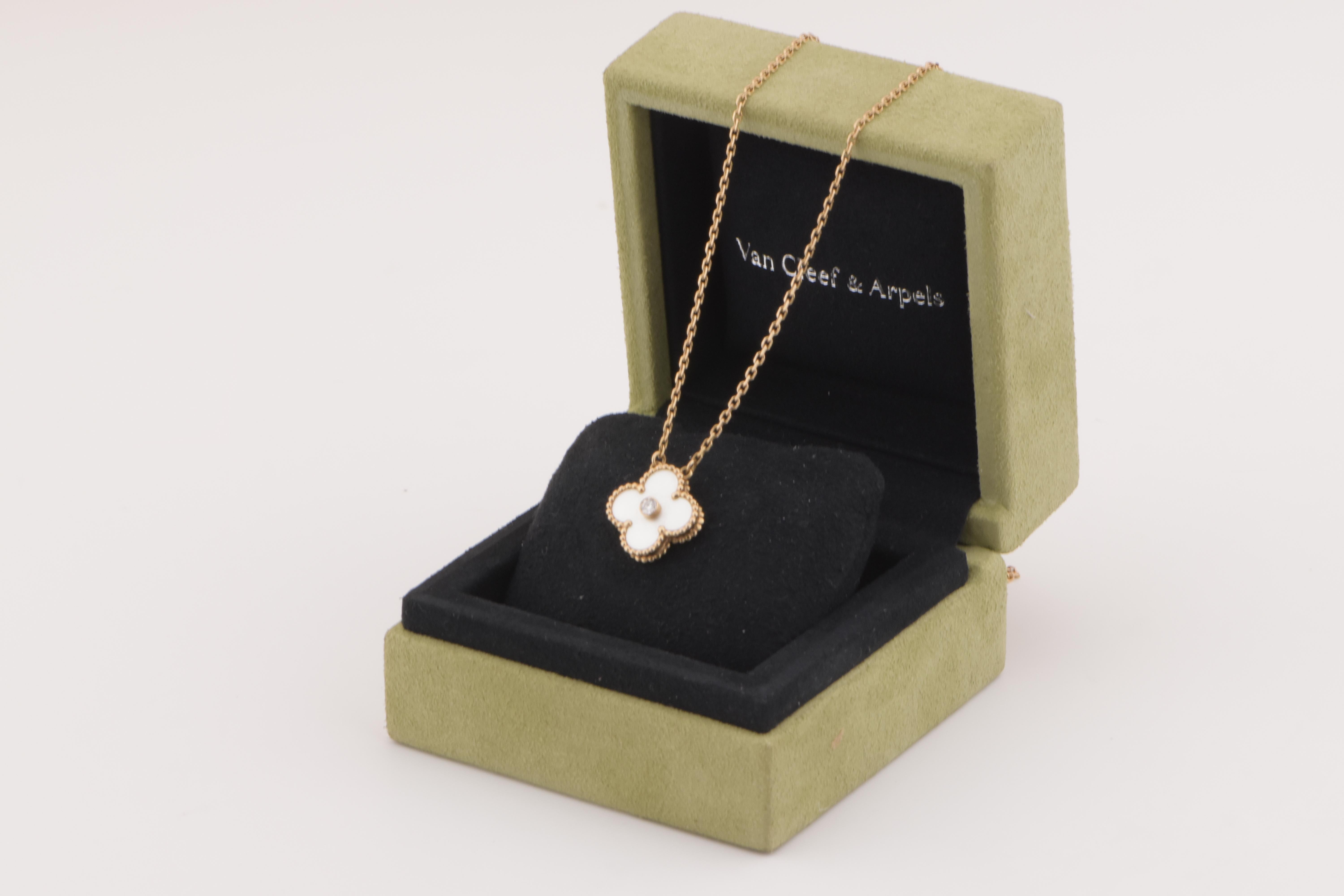 18k Rose Gold Limited Edition Mother Of Pearl Necklace was released in 2012 Christmas as the holiday pendant. VCA doesn't create this version anymore, truly collective piece!

Dandelion Antiques Code AT-0934
Brand Van Cleef & Arpels
Model 2012
