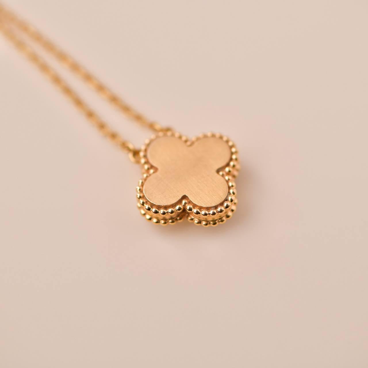 Van Cleef & Arpels Diamant-Perlmutt-Halskette Alhambra in limitierter Auflage im Zustand „Hervorragend“ in Banbury, GB
