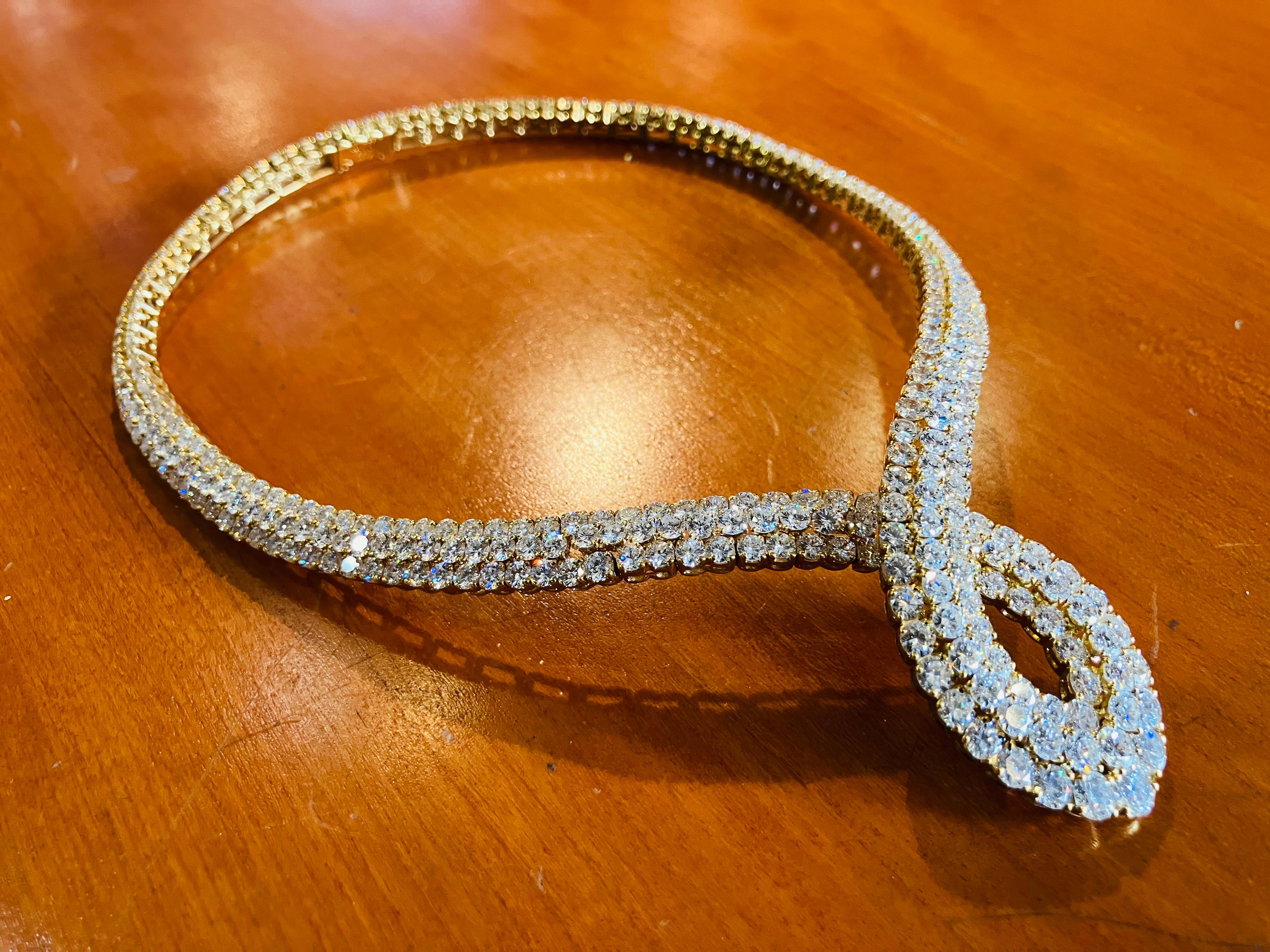 Magnificent Van Cleef & Arpels  Diamond Necklace.
Signed Van Cleef & Arpels. 