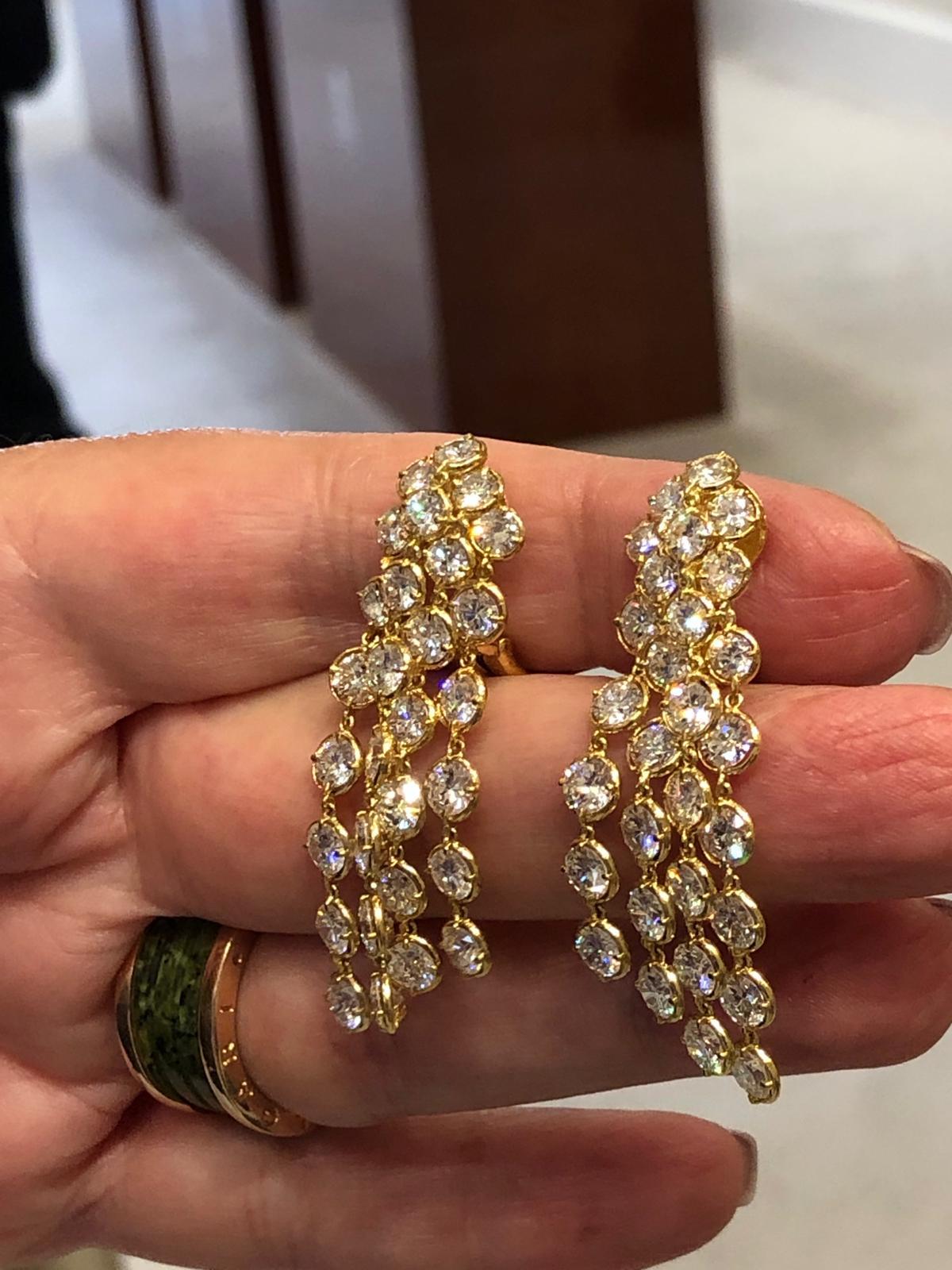 Van Cleef & Arpels Palmyre-Ohrringe mit Diamanten im Zustand „Gut“ im Angebot in New York, NY