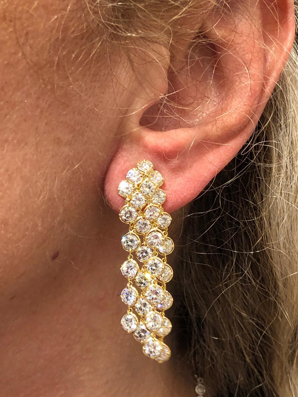 Round Cut Van Cleef & Arpels Diamond Palmyre Earrings For Sale