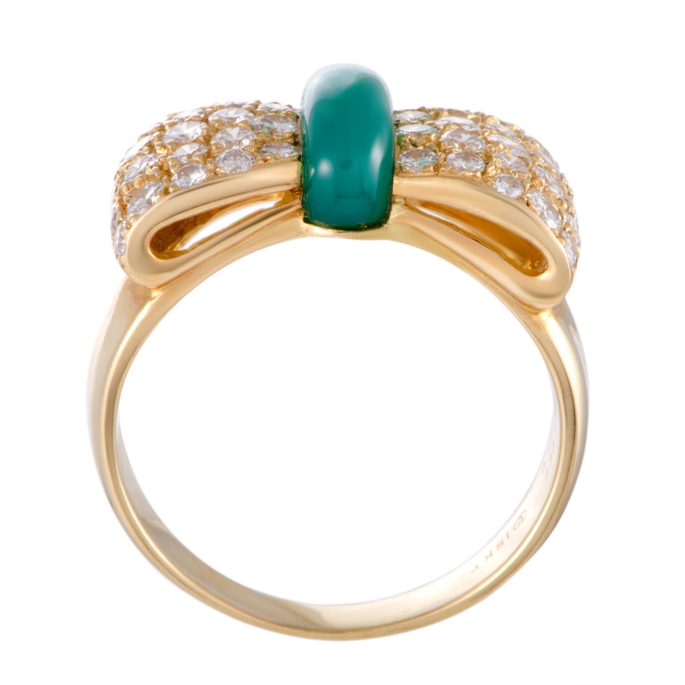 The luxurious sheen of 18K yellow gold and the lustrous resplendence of diamond stones wonderfully bring out the alluring beauty of the green chalcedony in this charming ring. The ring is a Van Cleef & Arpels design and it boasts a total of