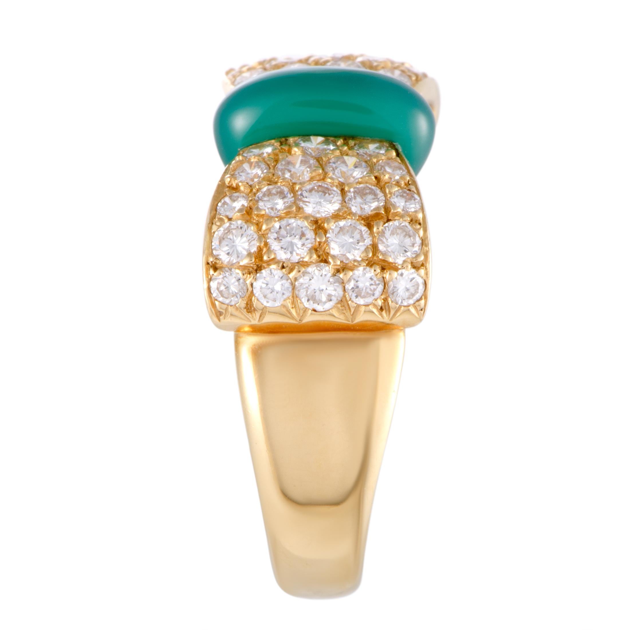 Van Cleef & Arpels Diamond Pave and Green Chalcedony Yellow Gold Bow Ring In Excellent Condition In Southampton, PA