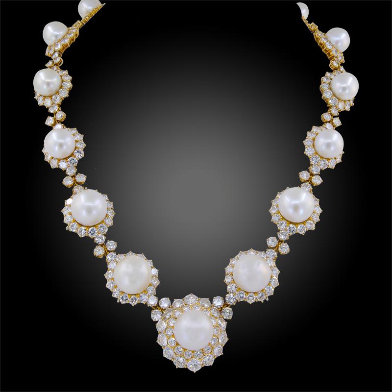 Van Cleef & Arpels Halskette aus Gelbgold mit Diamanten und Perlen im Zustand „Gut“ im Angebot in New York, NY