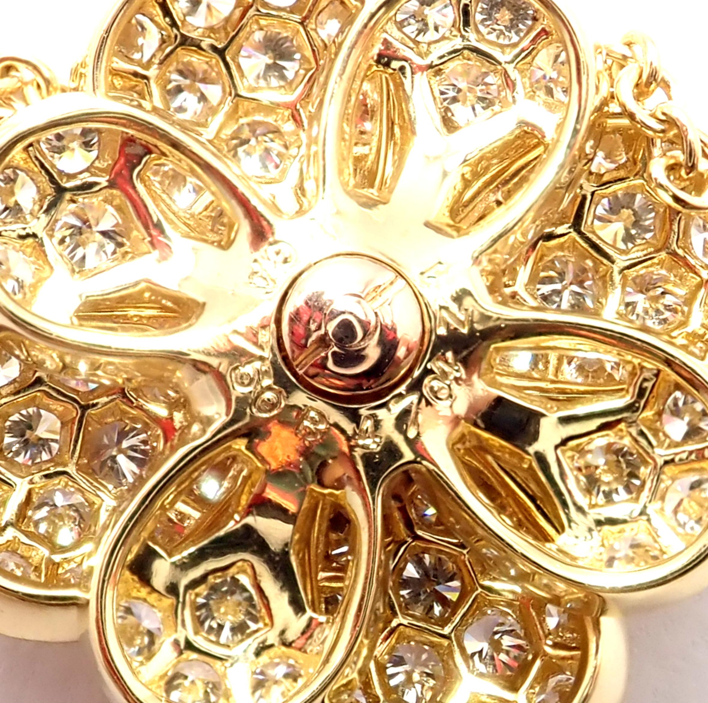 Van Cleef & Arpels Collier pendentif fleur en or jaune avec diamants et saphirs roses en vente 6