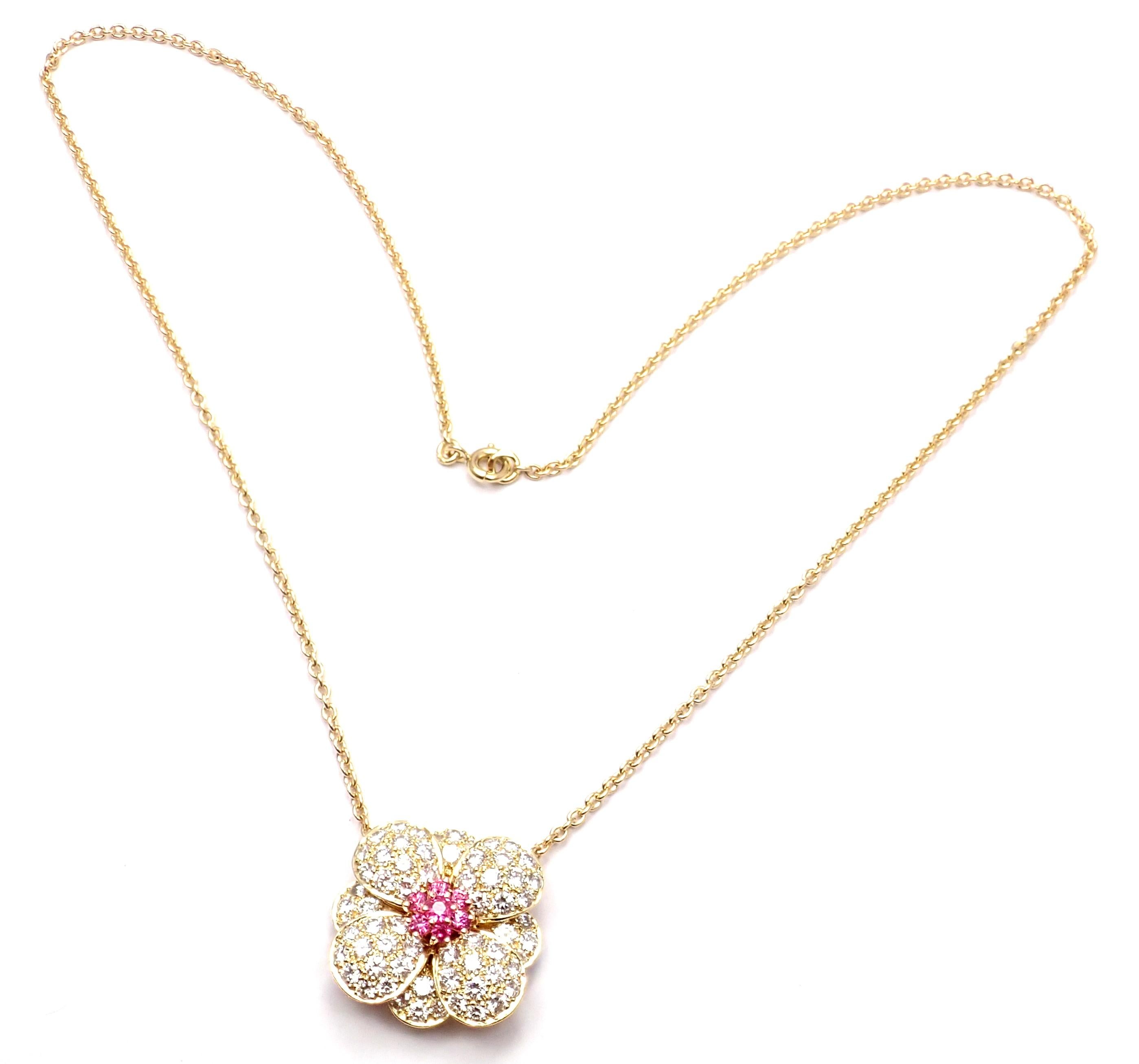 Van Cleef & Arpels Diamant Rosa Saphir Blume Gelbgold Anhänger Halskette im Zustand „Hervorragend“ im Angebot in Holland, PA