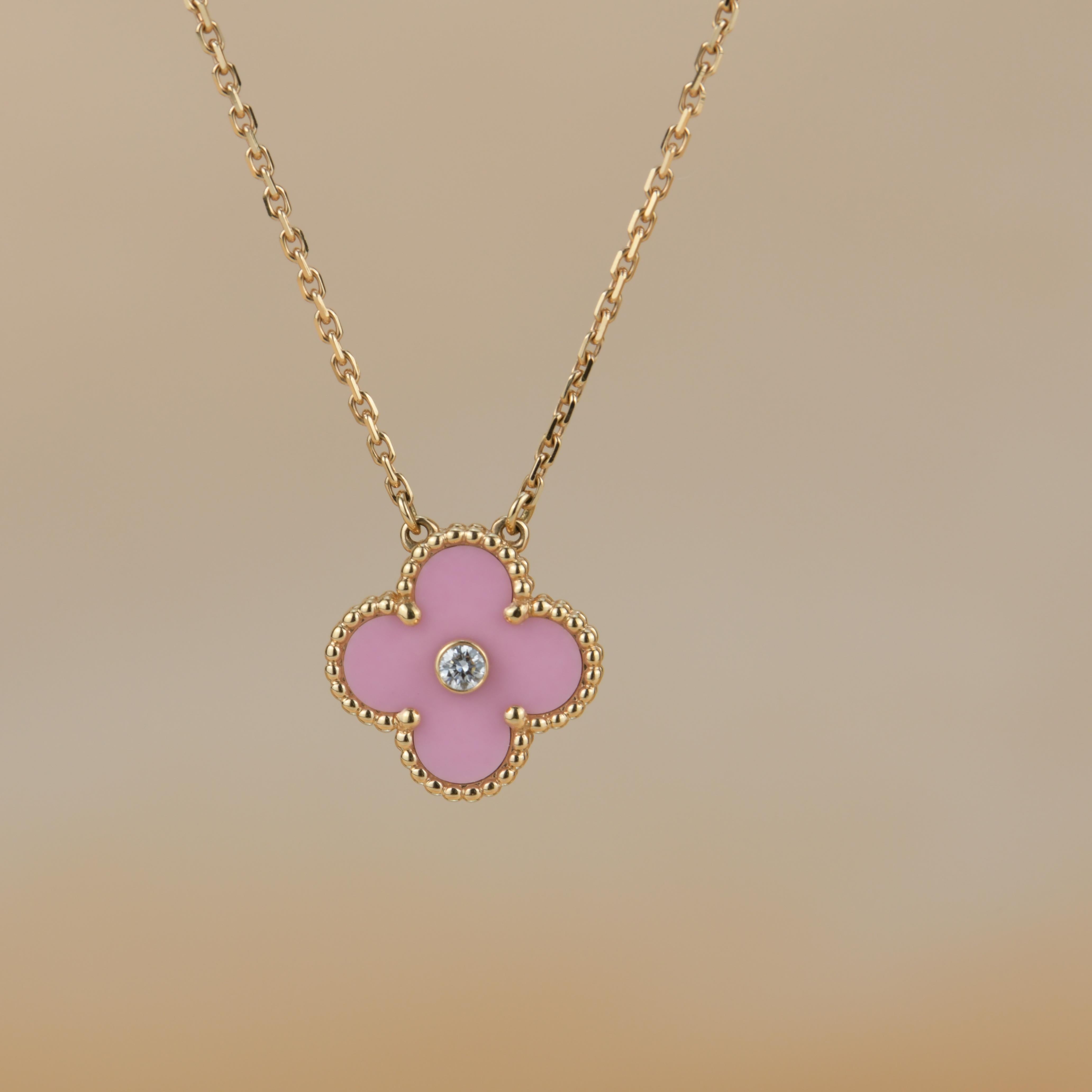 18K Rose Gold Limited Edition Alhambra Diamond And Pink Porcelain Necklace was released in 2015 Christmas as the holiday pendant. VCA doesn't create this version anymore, a truly collective piece!

Dandelion Antiques Code	AT-0780
Brand	             