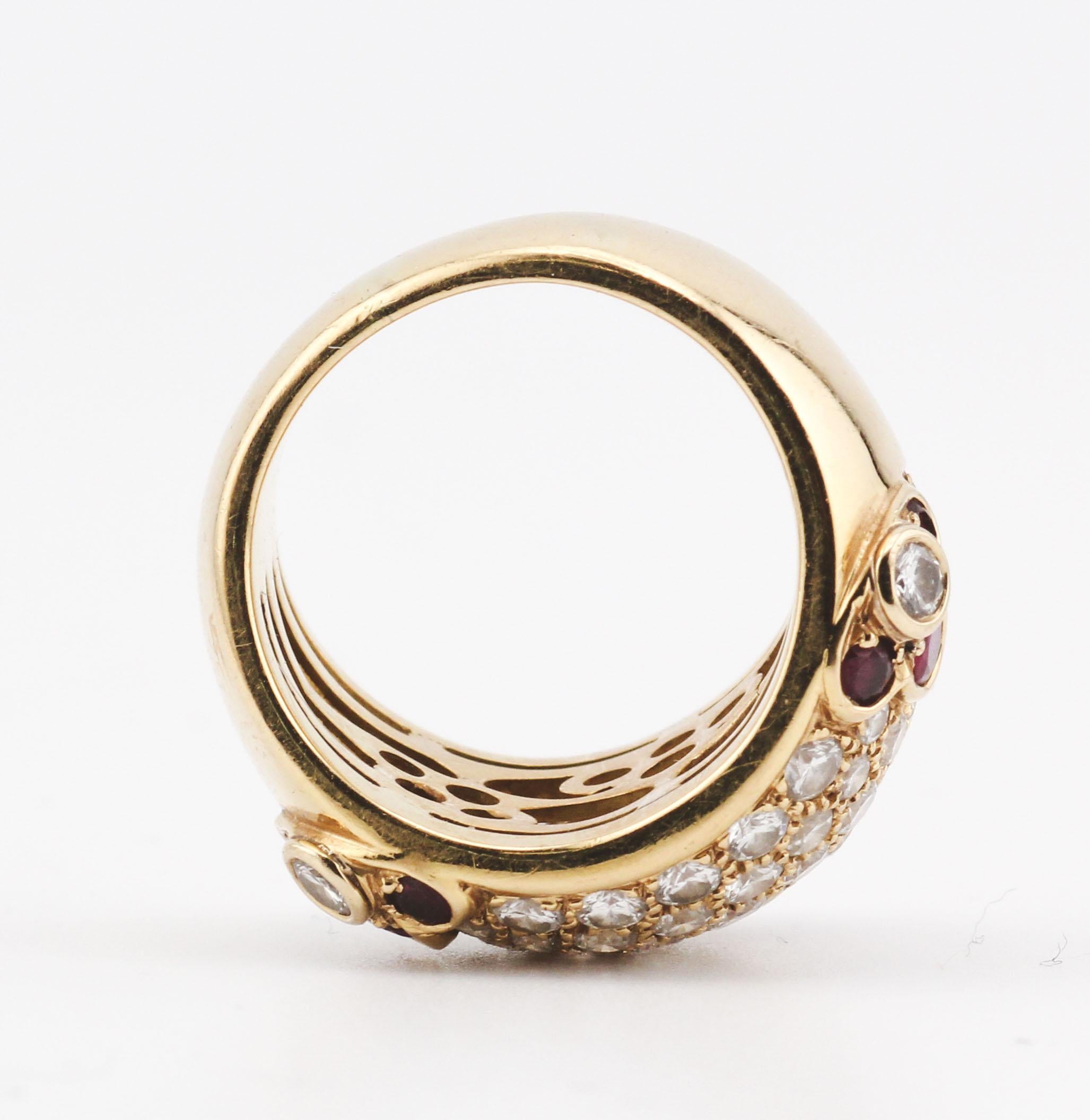 Van Cleef & Arpels Bague dôme fleur en or jaune 18k diamant rubis Taille 5.5 en vente 5