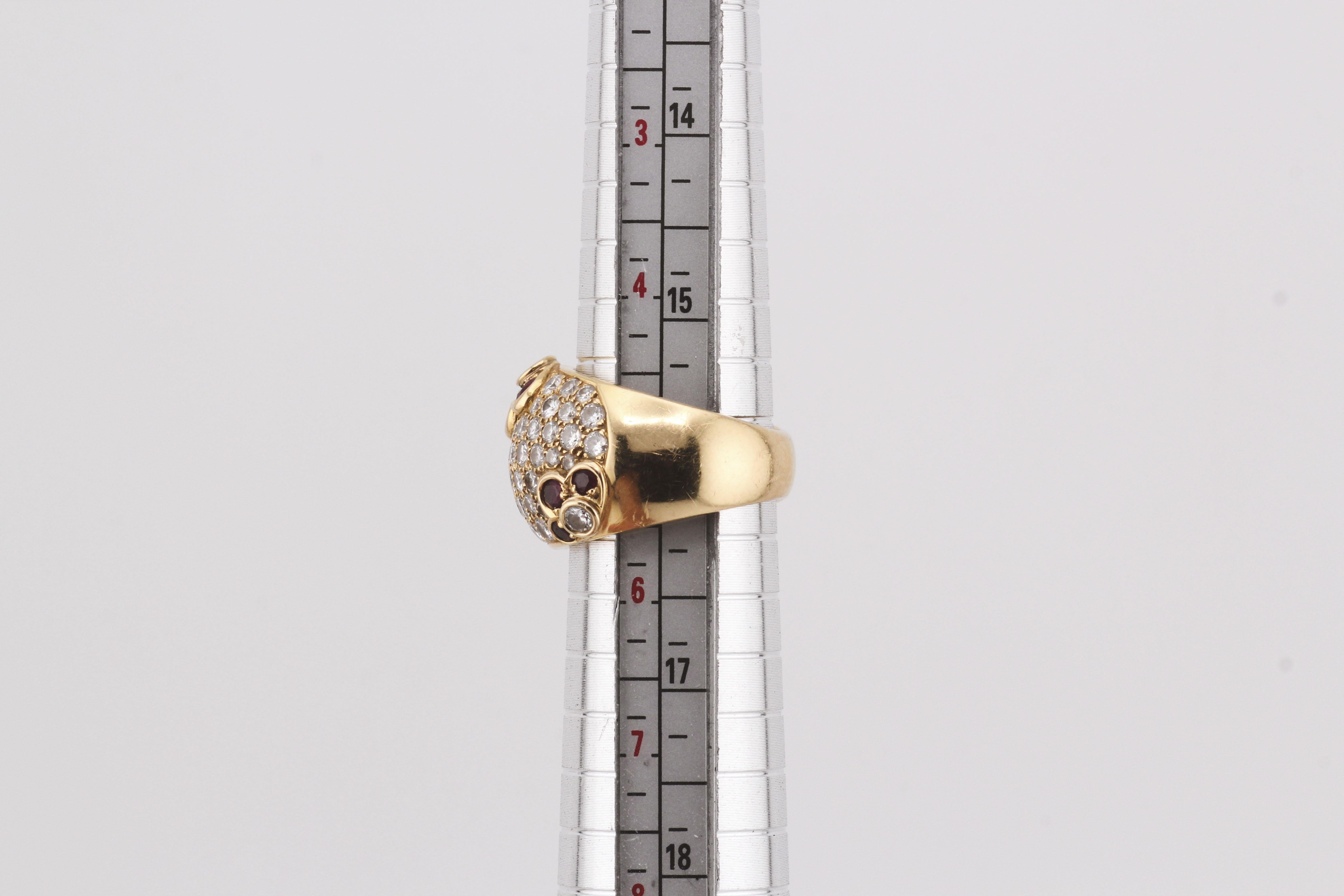 Van Cleef & Arpels Bague dôme fleur en or jaune 18k diamant rubis Taille 5.5 Pour femmes en vente