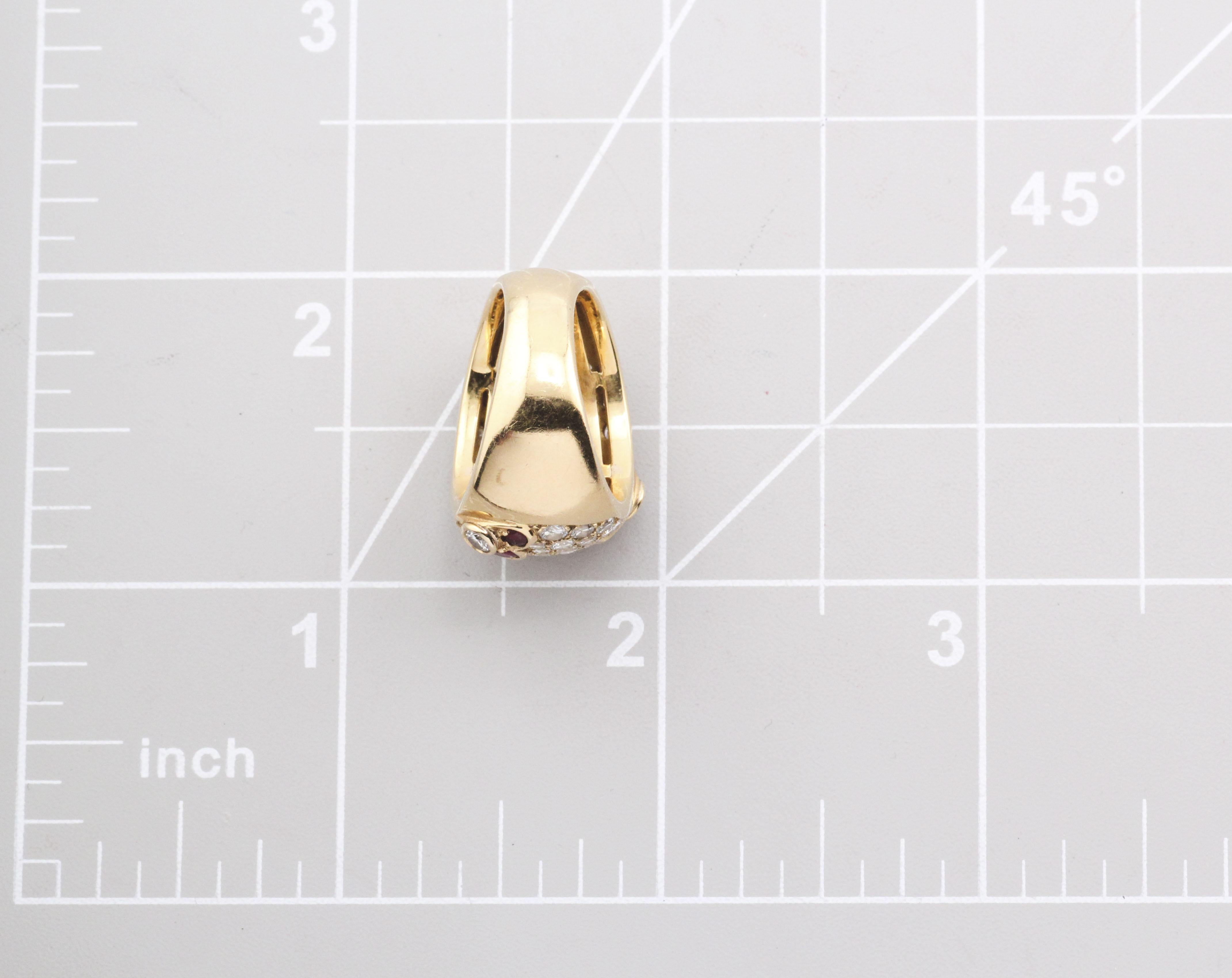 Van Cleef & Arpels Bague dôme fleur en or jaune 18k diamant rubis Taille 5.5 en vente 1