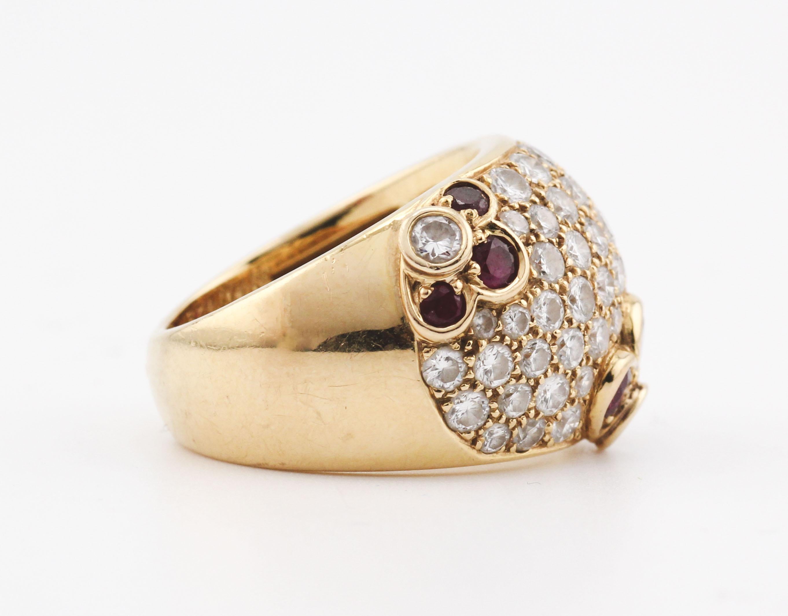 Van Cleef & Arpels Bague dôme fleur en or jaune 18k diamant rubis Taille 5.5 en vente 4