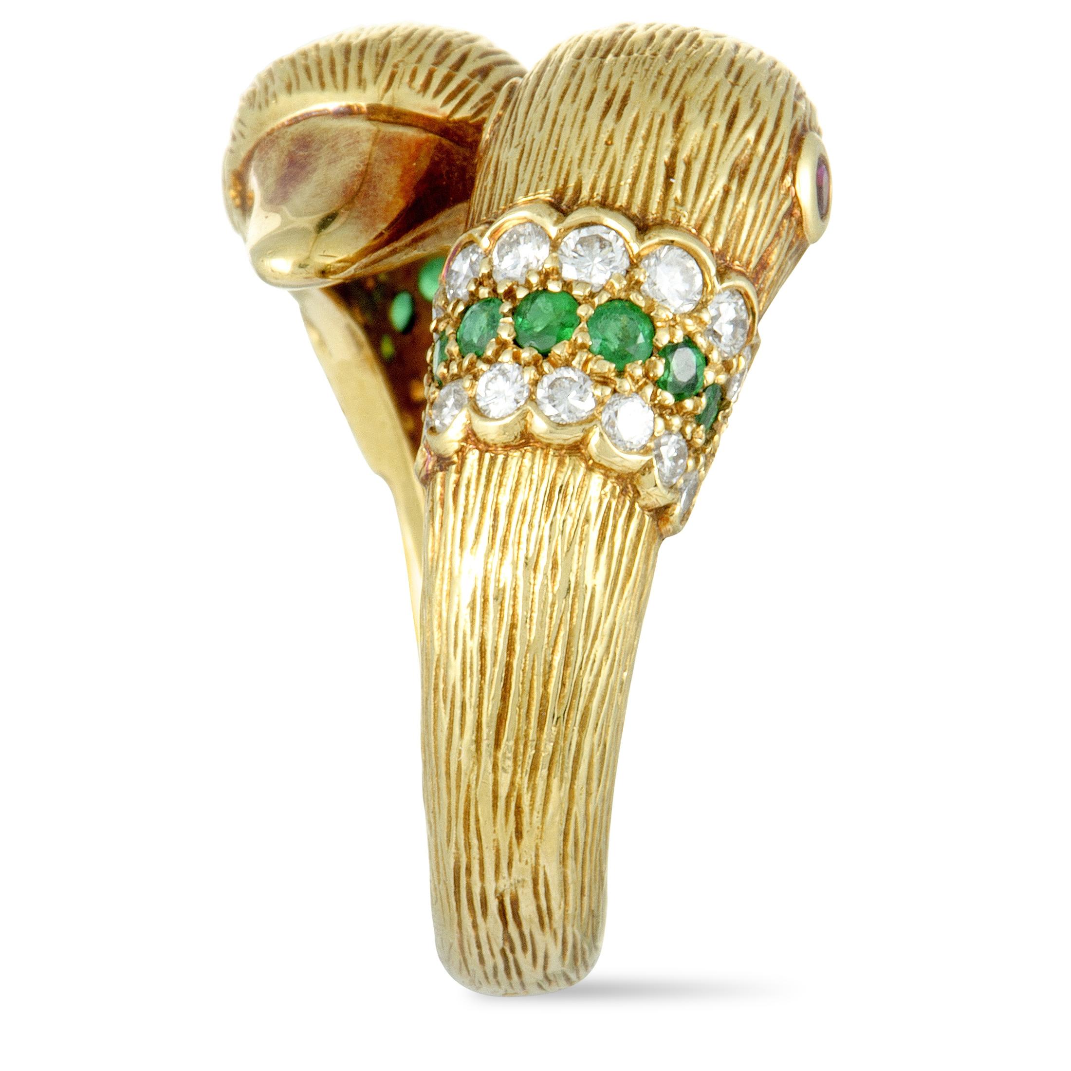 A fascinating vintage piece from the renowned French luxury brand Van Cleef & Arpels, this exceptional ring depicts lovely swans in a compellingly luxurious fashion. The ring is wonderfully made of 18K yellow gold and beautifully decorated with an
