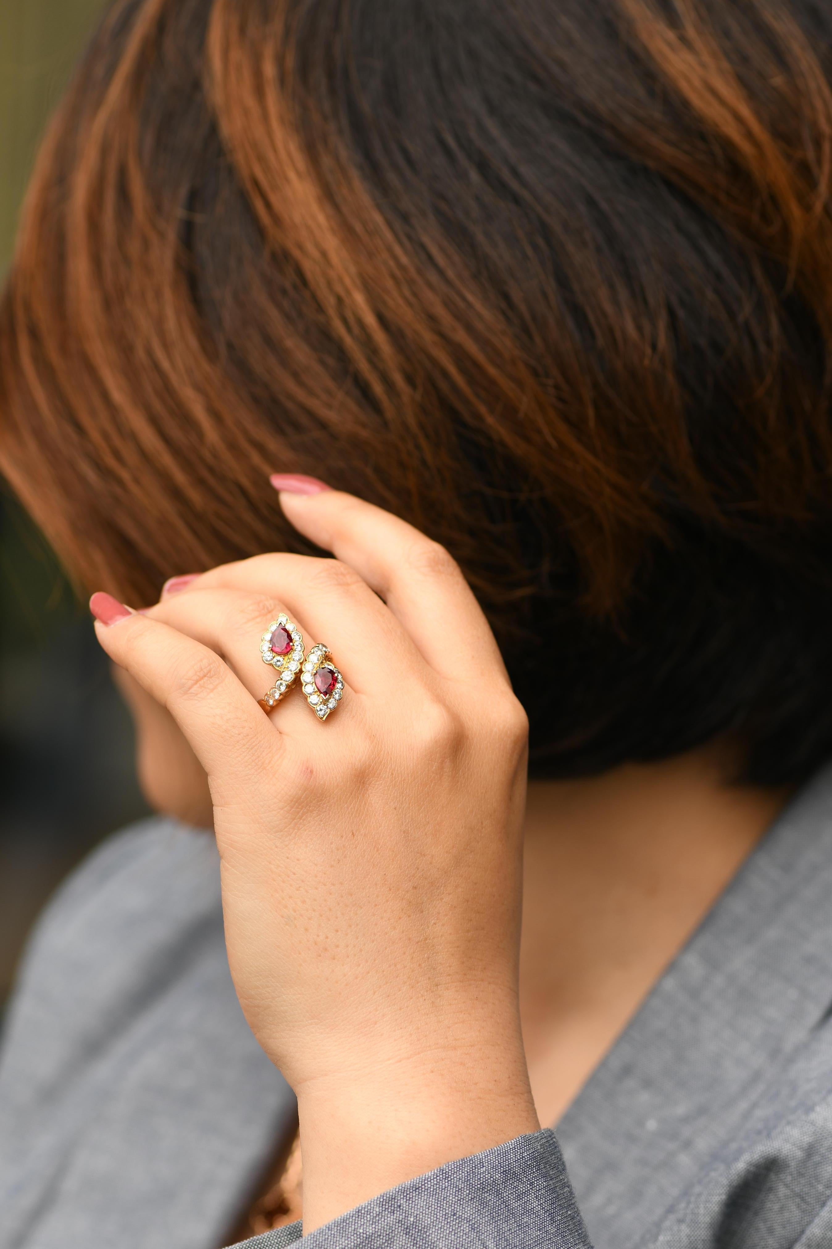 Women's or Men's Van Cleef & Arpels Diamond Ruby Yellow Gold Engagement Ring