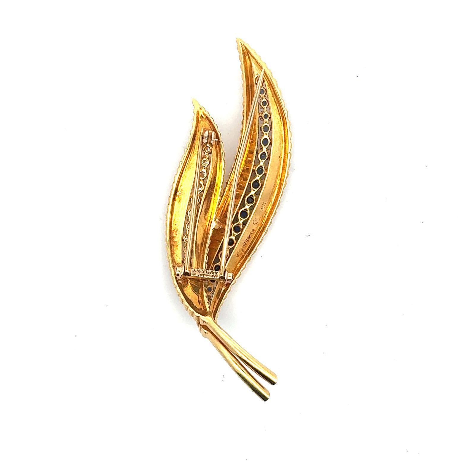 Retro Van Cleef & Arpels Diamond Sapphire 18 Karat Yellow Gold Vintage Leaf Brooch For Sale