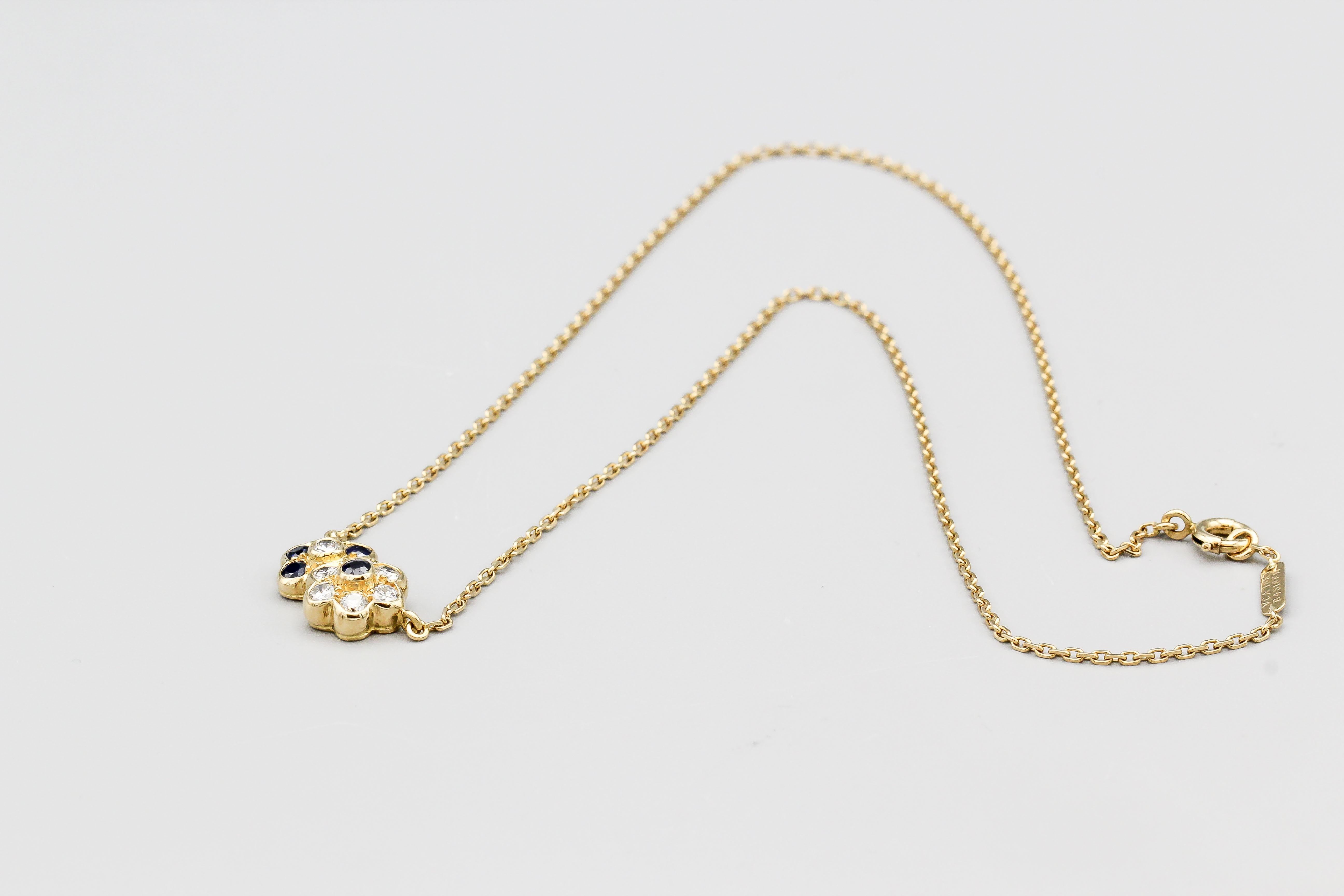 Van Cleef & Arpels Diamant-Saphir-Halskette mit Blumenanhänger aus 18 Karat Gelbgold mit Diamant im Zustand „Gut“ im Angebot in Bellmore, NY