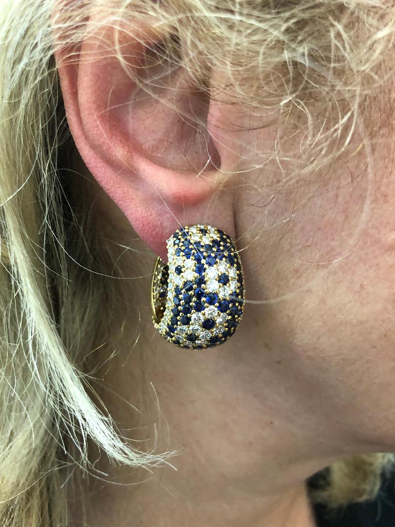 Van Cleef & Arpels Boucles d'oreilles vintage en or avec diamants et saphirs Bon état - En vente à New York, NY