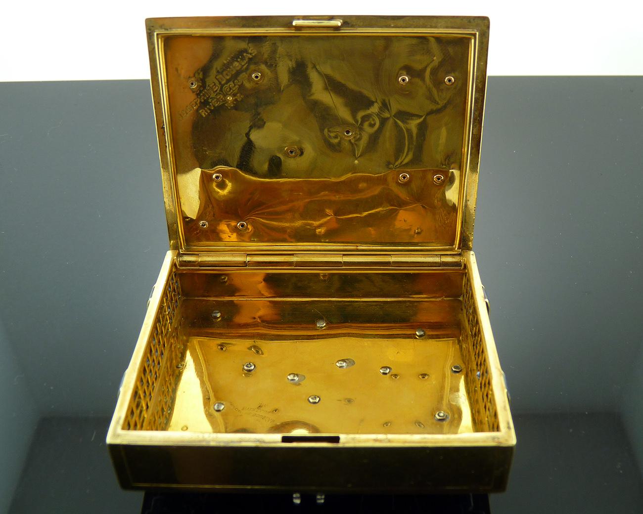 Van Cleef & Arpels Diamond Sapphire Ruby Emerald Gold Case 4