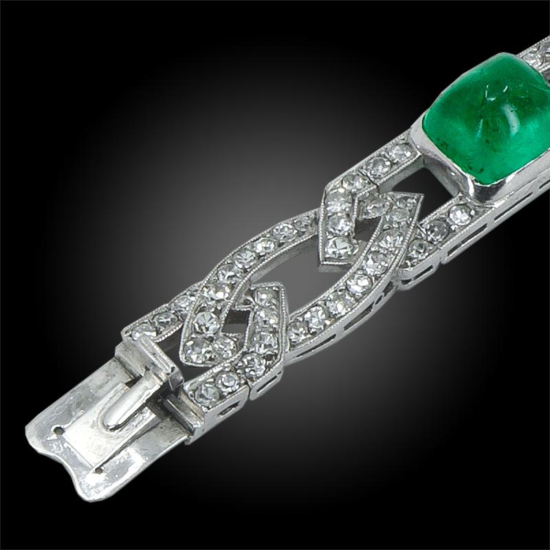 An art deco platinum bracelet, set with five sugarloaf emeralds and diamonds, signed Van Cleef & Arpels.

Dimensions approx. 7 1/2″ x 1/4″