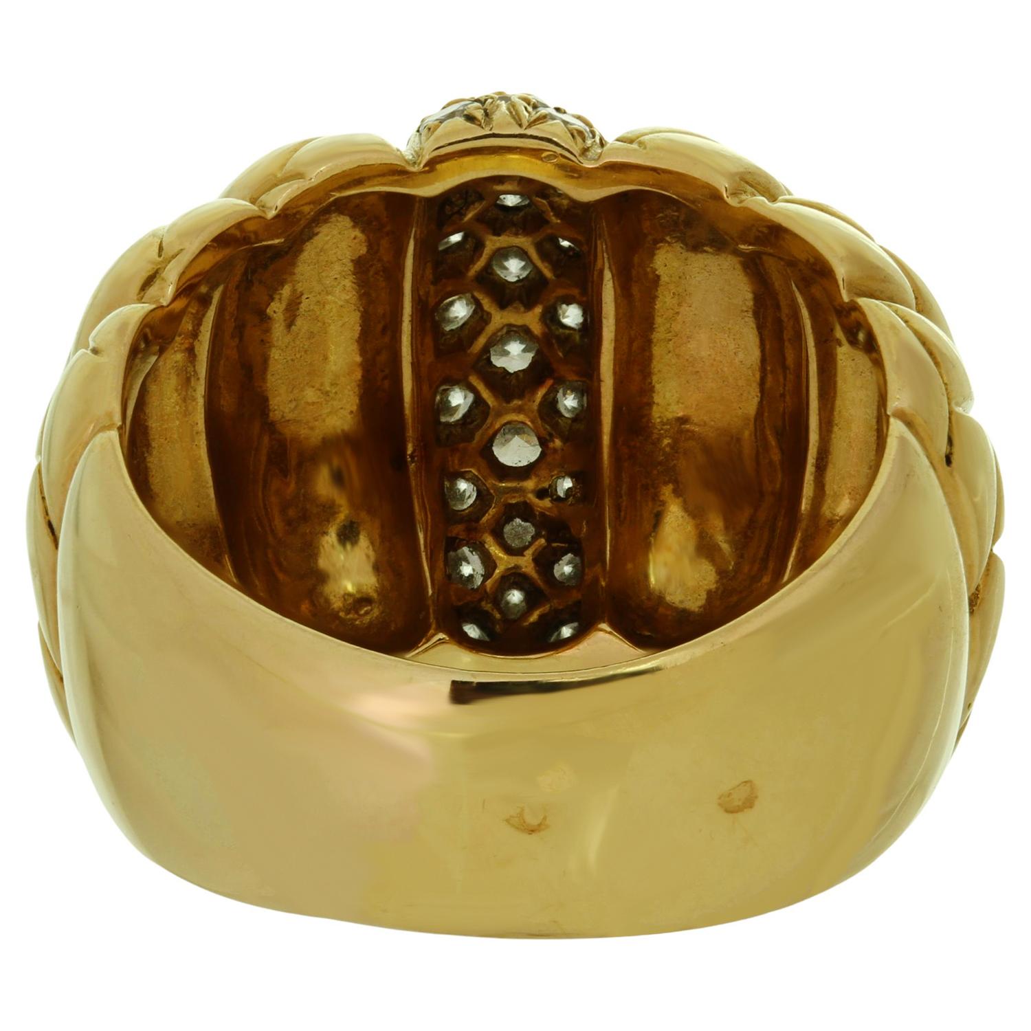 Van Cleef & Arpels Diamond Texture 18k Yellow Gold Ring In Good Condition For Sale In New York, NY