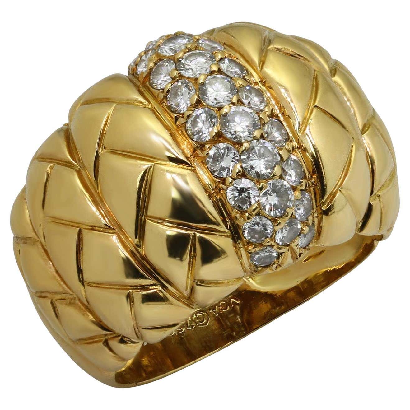 Van Cleef and Arpels Diamond Texture 18k Yellow Gold Ring For Sale at ...