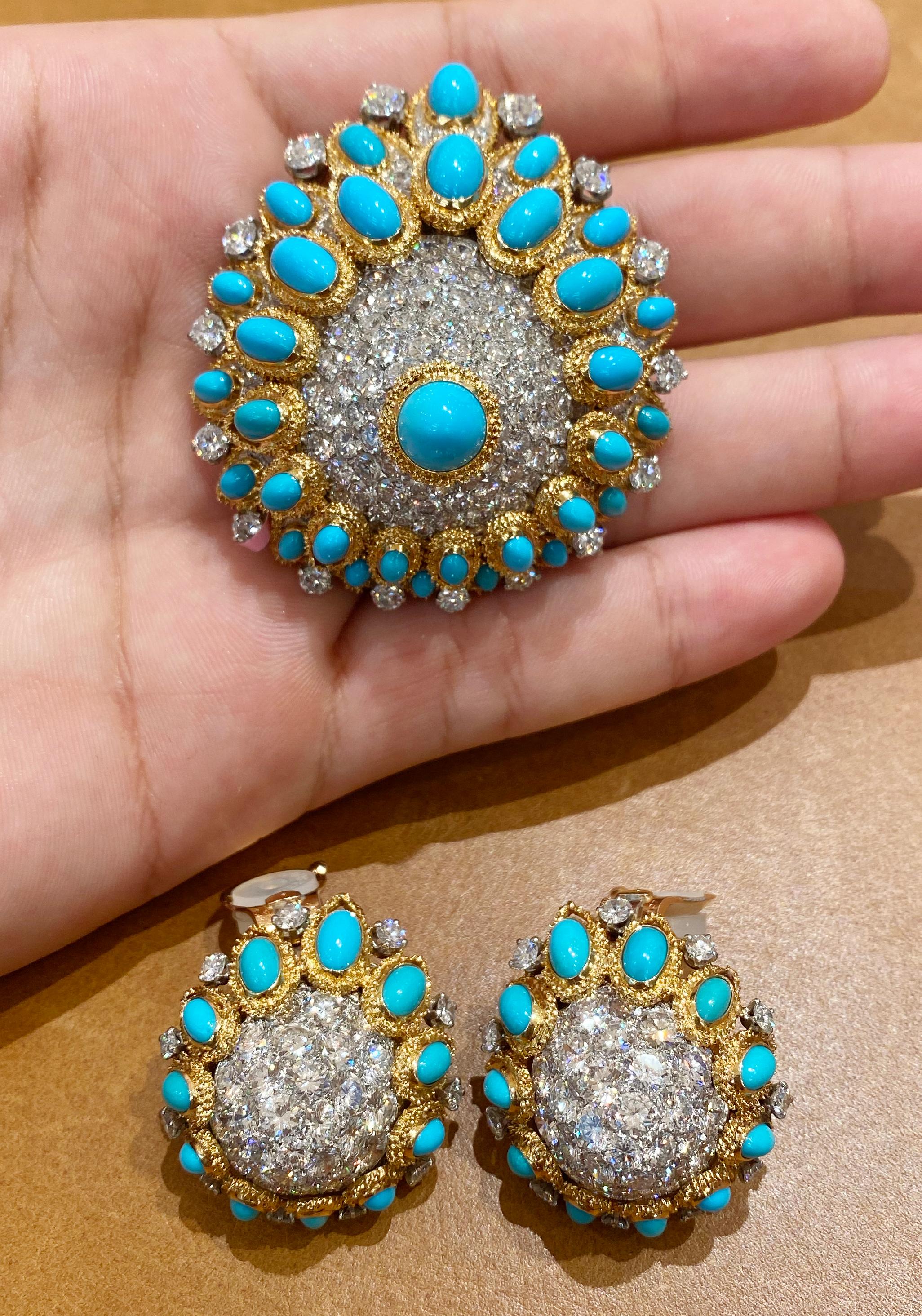 VAN CLEEF & ARPELS Diamond Turquoise Poire Suite in 18k Yellow and White Gold.
A mid-century demi-parure by Van Cleef & Arpels including a brooch with complimentary on-the-ear clips. A halo with two tiers of round brilliant diamonds alternate with