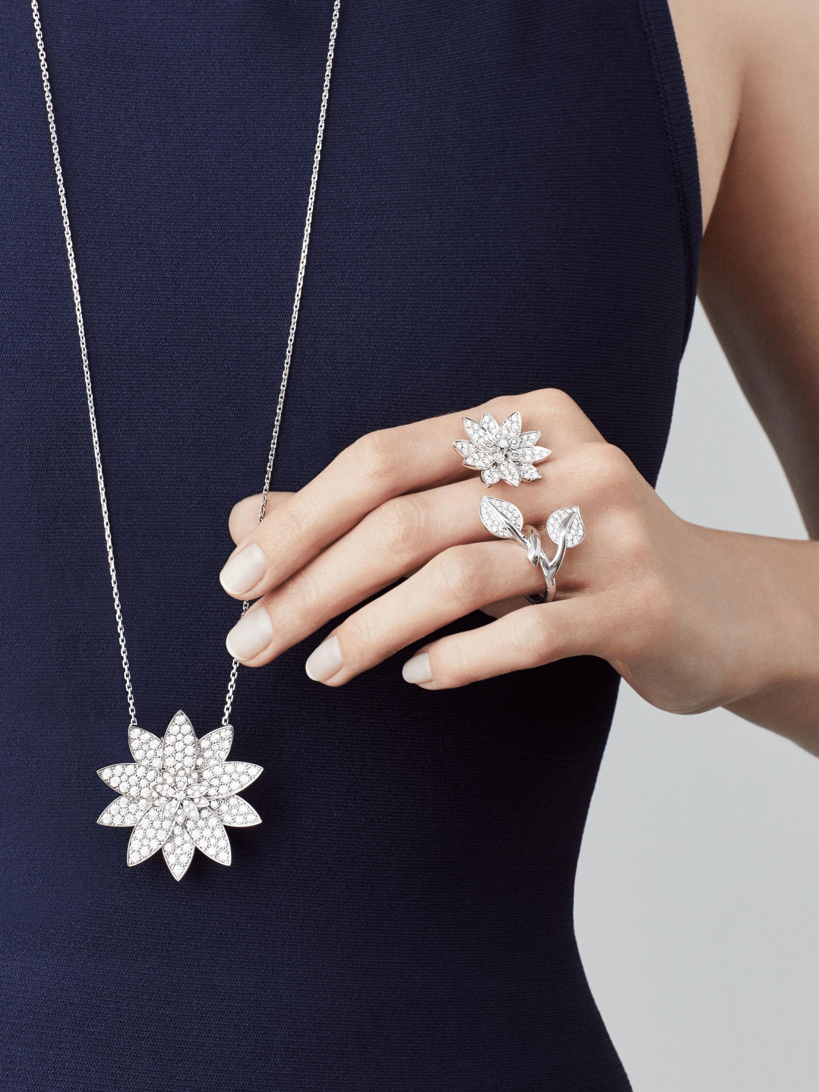 Modern Van Cleef & Arpels Diamond White Gold Lotus Between the Finger Flower Ring