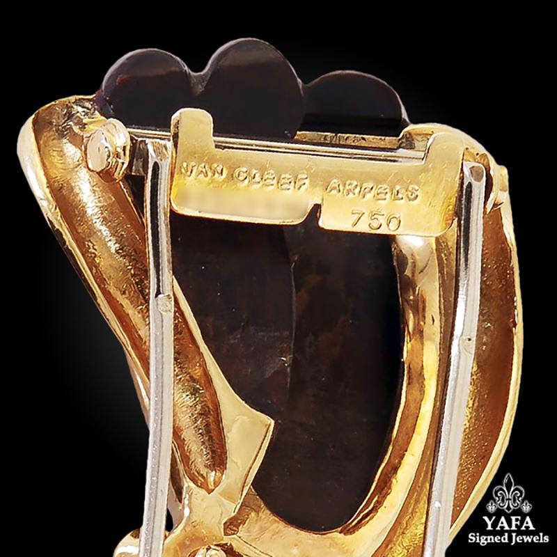 Women's or Men's Van Cleef & Arpels Diamond Wood Yellow Gold Bow Brooch Ear Clips Suite