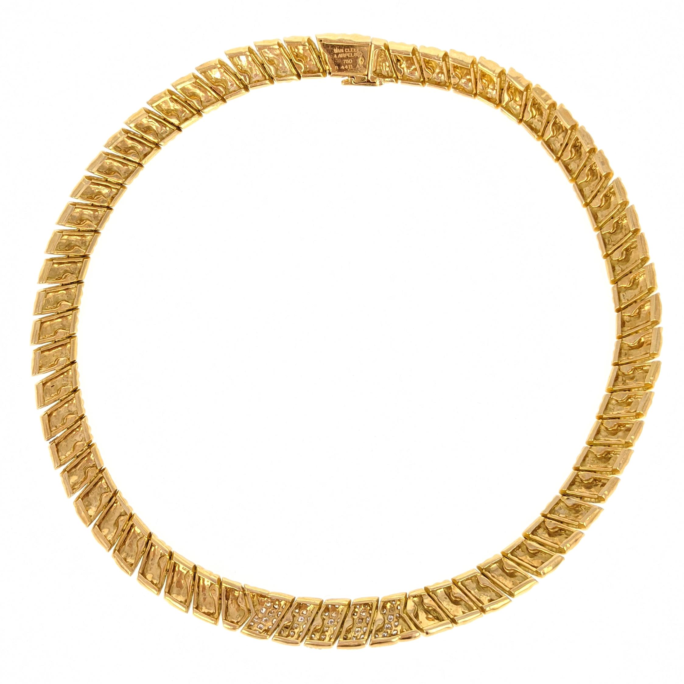 Round Cut Van Cleef & Arpels Diamond Yellow Gold Choker Necklace