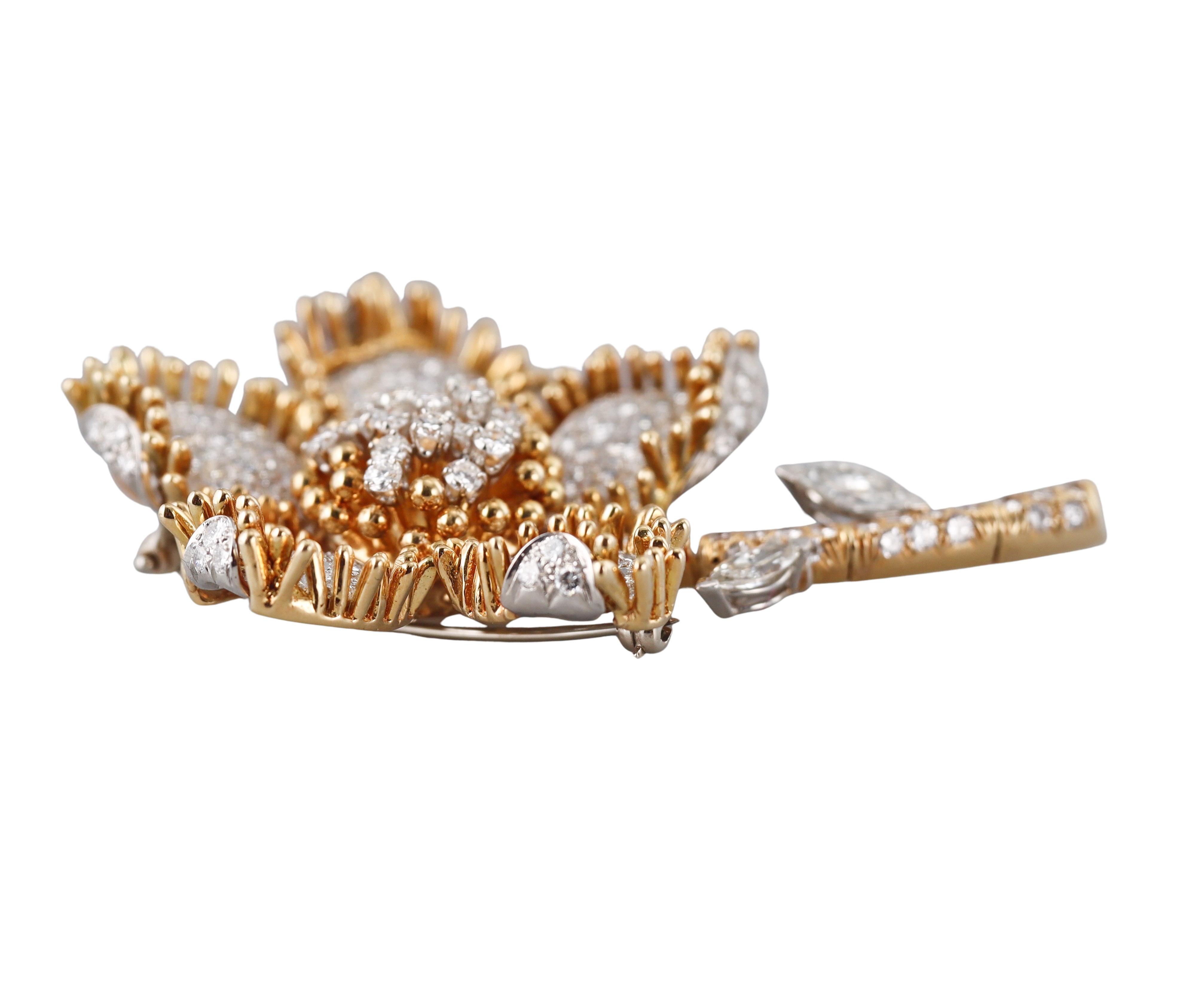 Van Cleef & Arpels Diamond Yellow Gold Flower Large Brooch For Sale 1