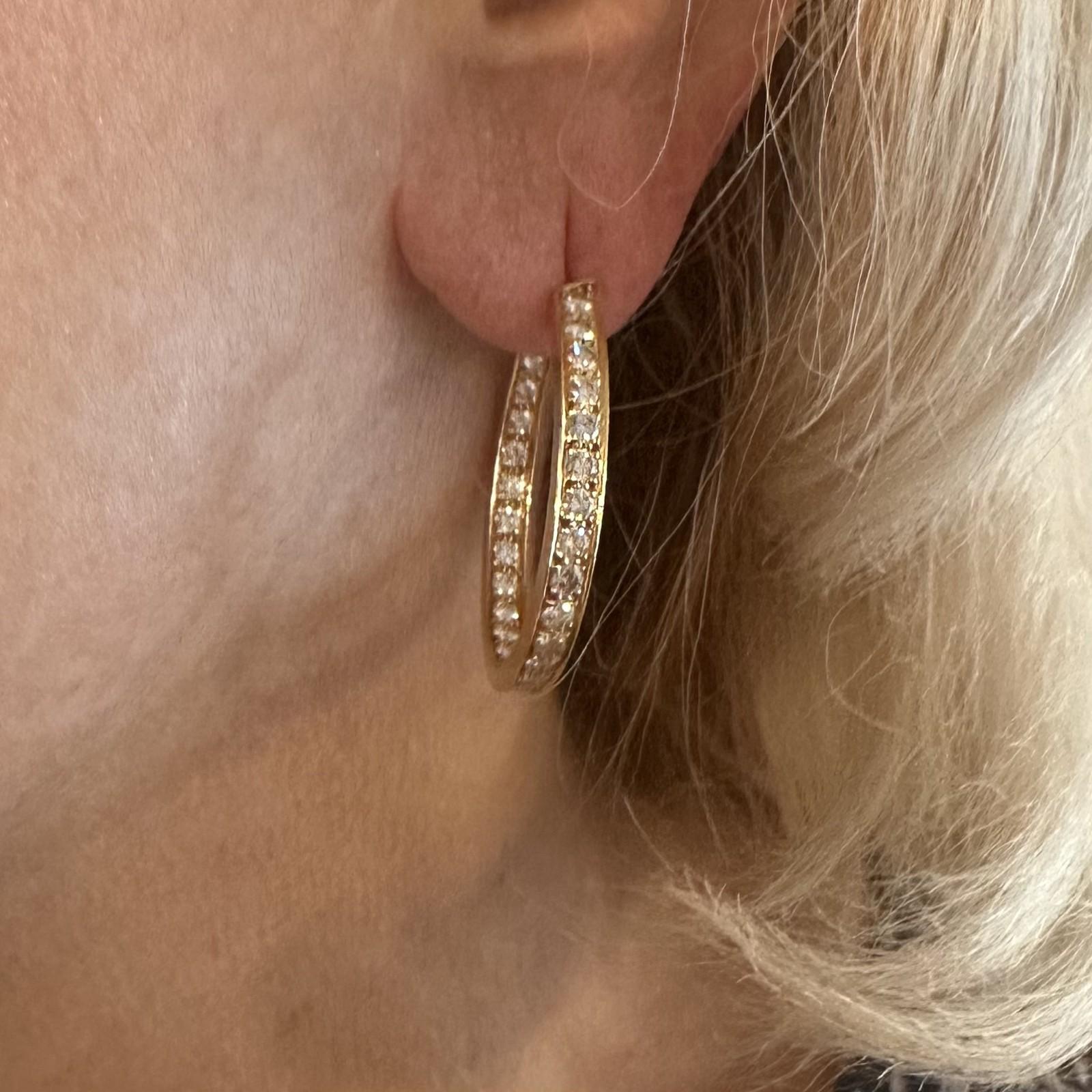 Van Cleef & Arpels Boucles d'oreilles larges en or jaune et diamants Excellent état - En vente à Southampton, PA