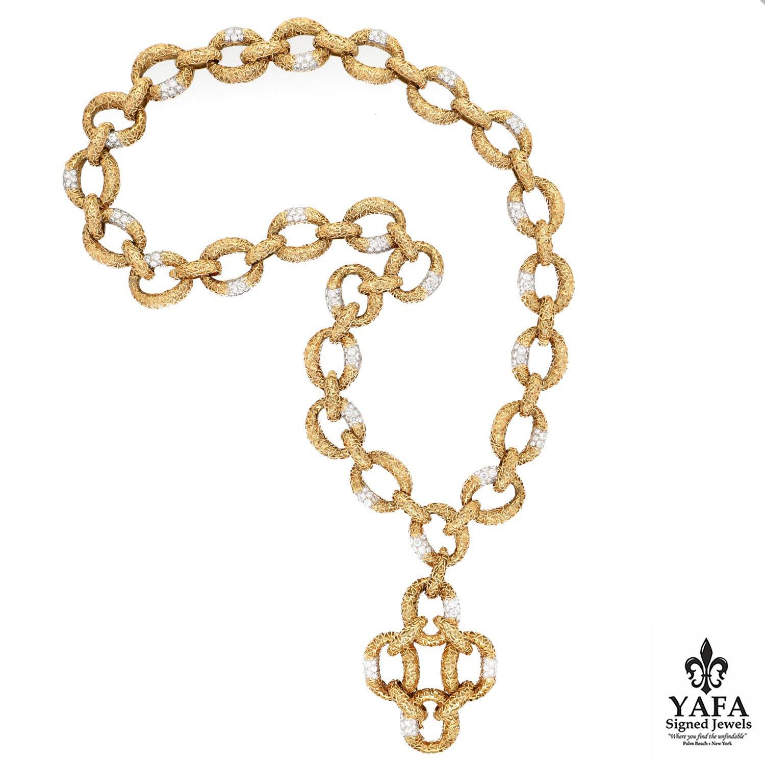 Round Cut Van Cleef & Arpels Diamond Yellow Gold Necklace - Bracelet For Sale