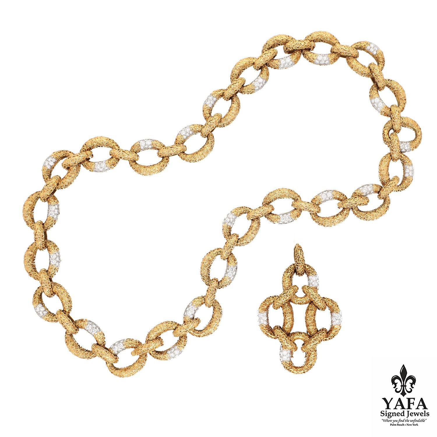 Van Cleef & Arpels Diamond Yellow Gold Necklace - Bracelet In Excellent Condition For Sale In New York, NY
